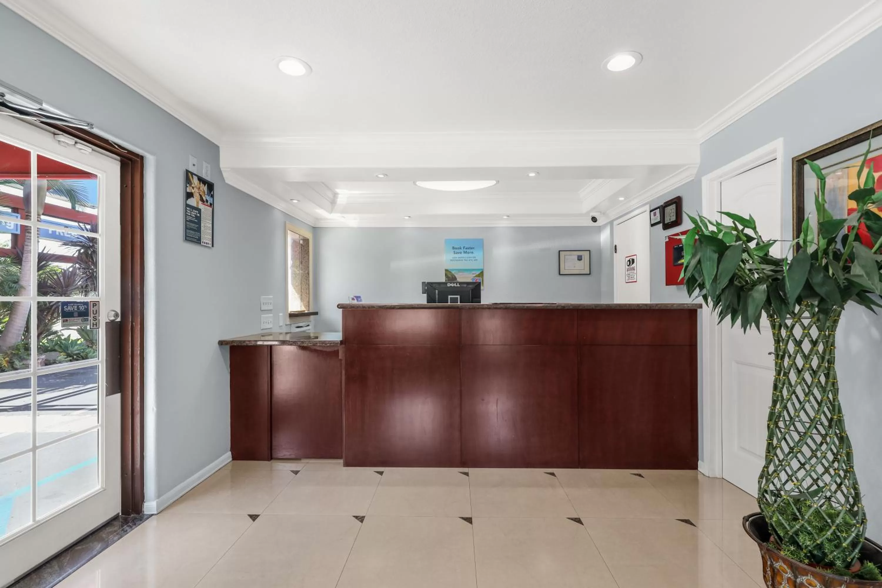 Lobby or reception in Motel 6 Carlsbad, Ca- North