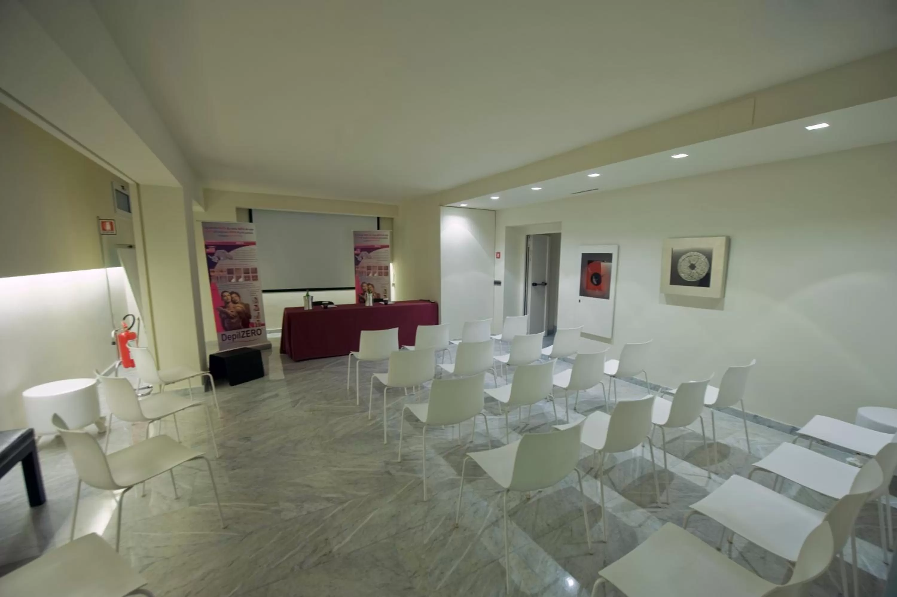 Business facilities in Hotel Romano House