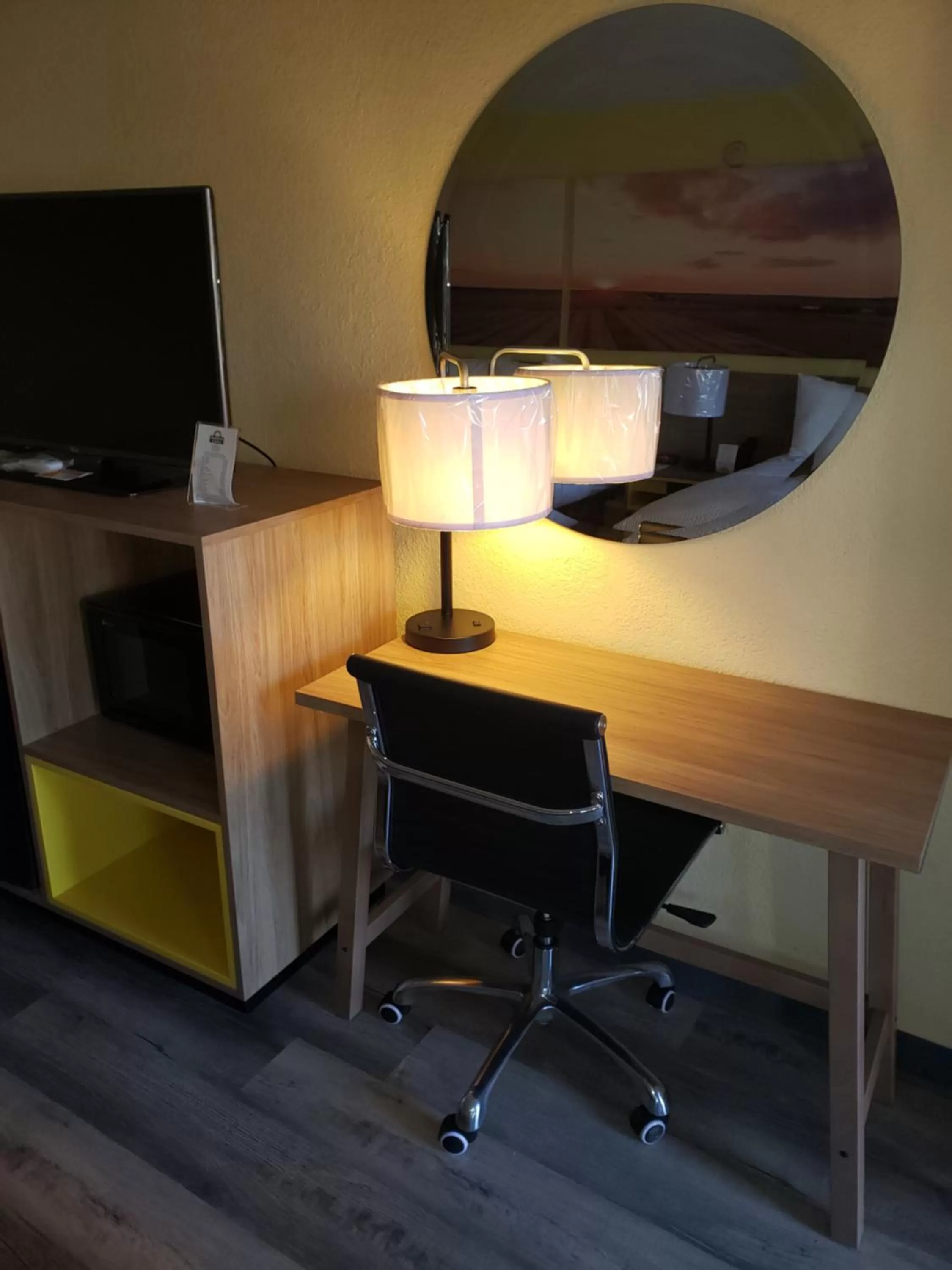 Seating area in Days Inn & Suites by Wyndham Clovis