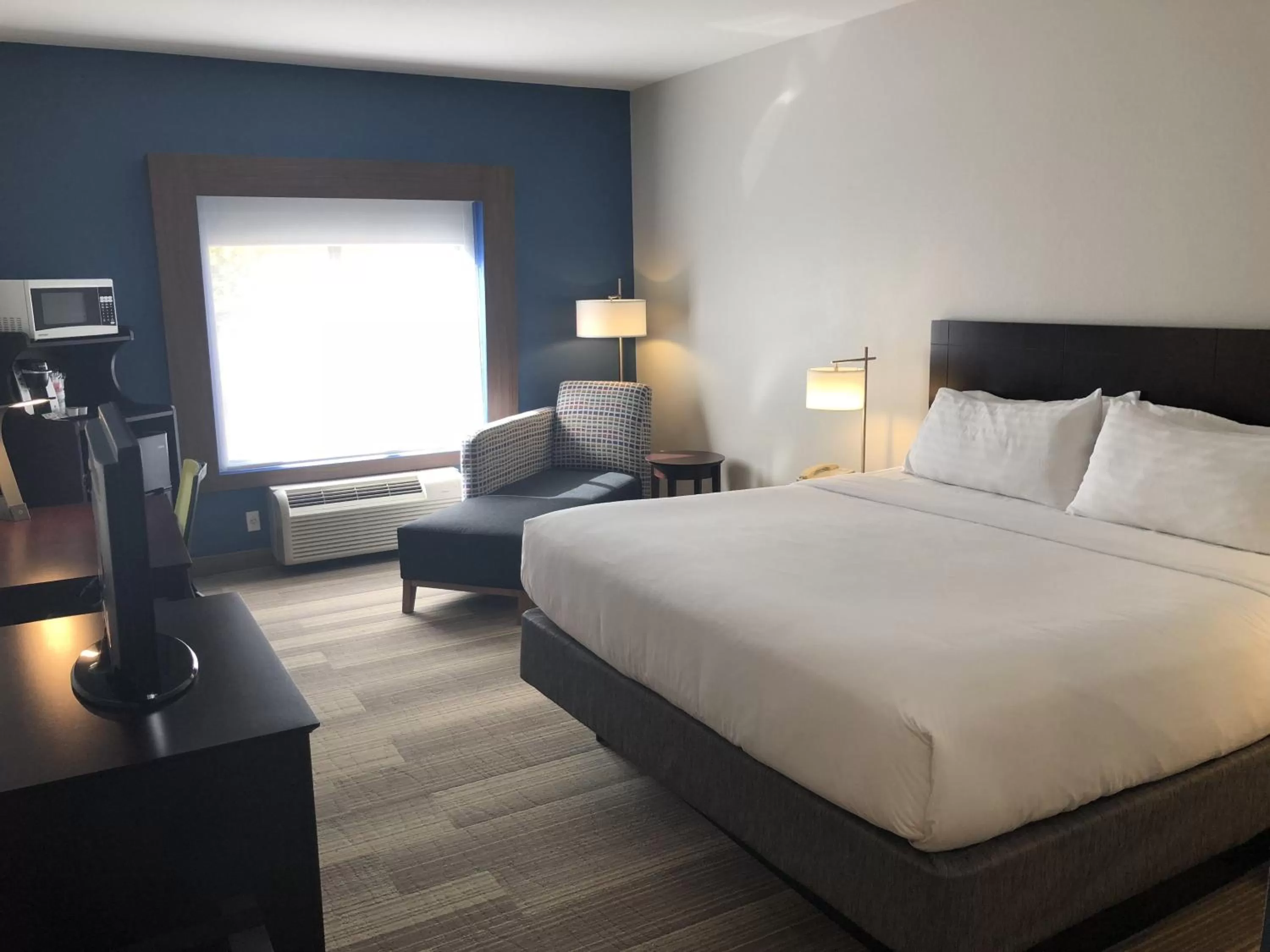 Photo of the whole room in Holiday Inn Express Dayton by IHG