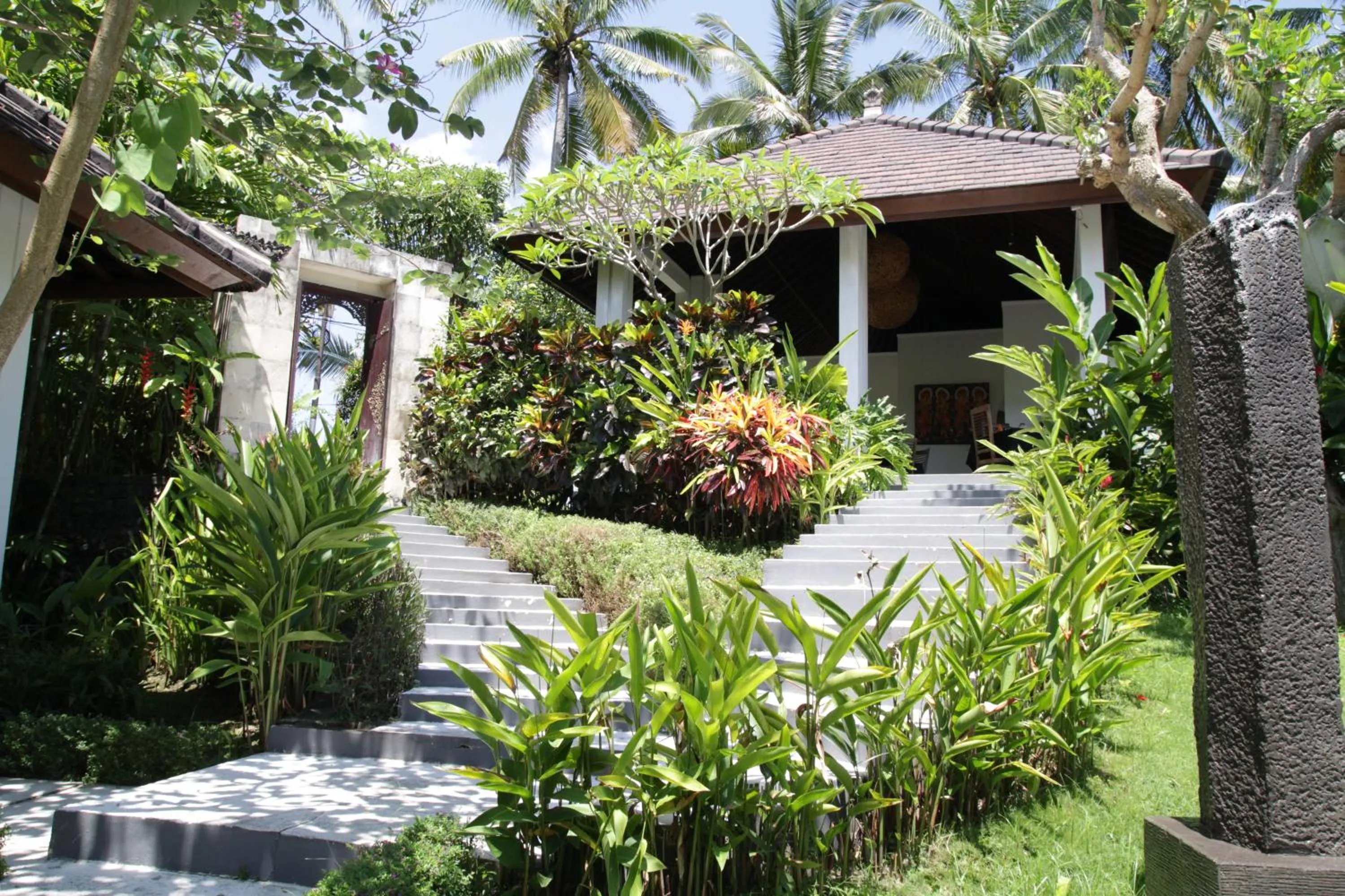 Garden in The Samara Villas & Restaurant