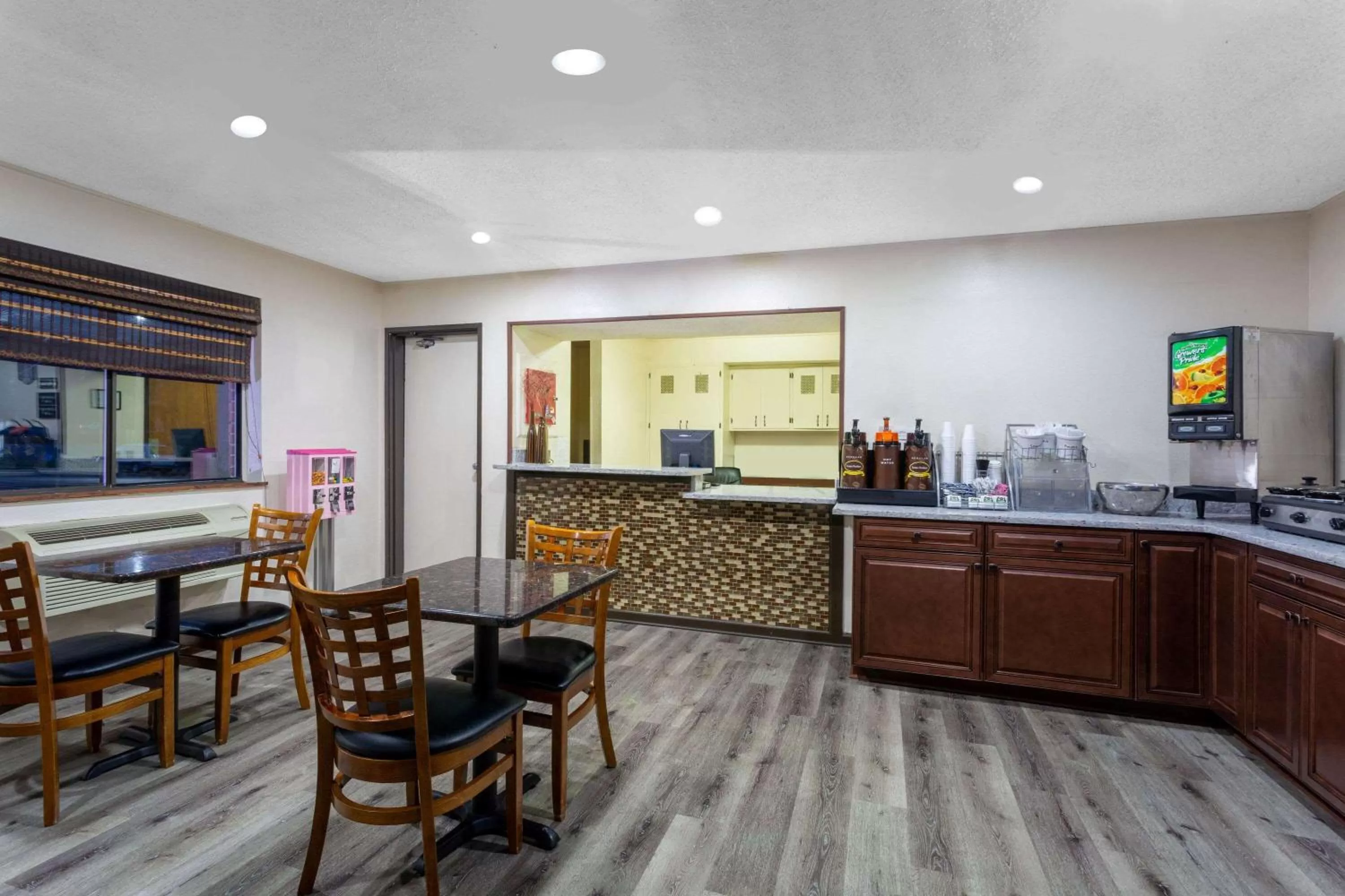 Lobby or reception in Super 8 by Wyndham Abingdon VA