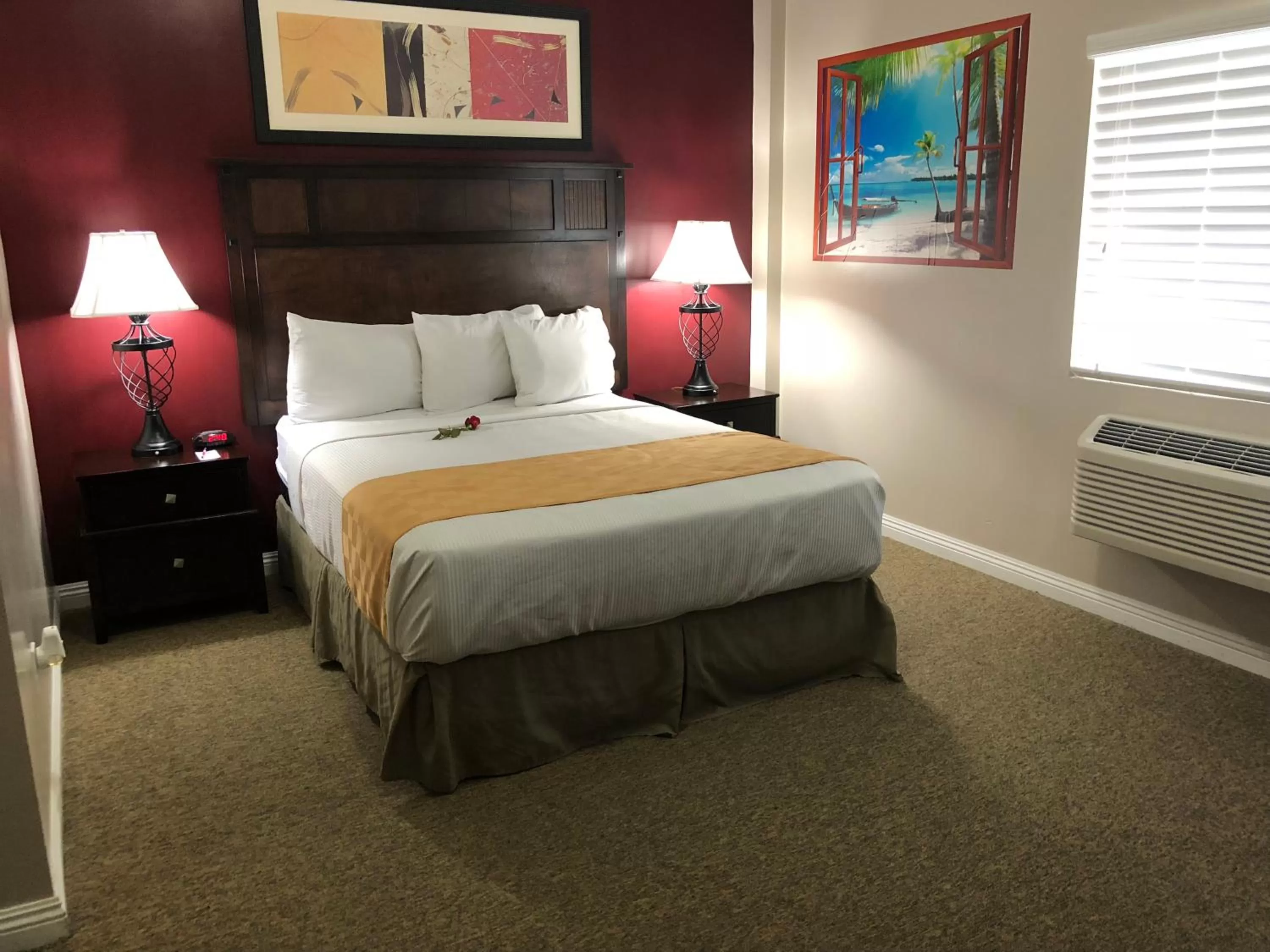 Bedroom, Bed in Knights Inn Los Angeles Central / Convention Center Area