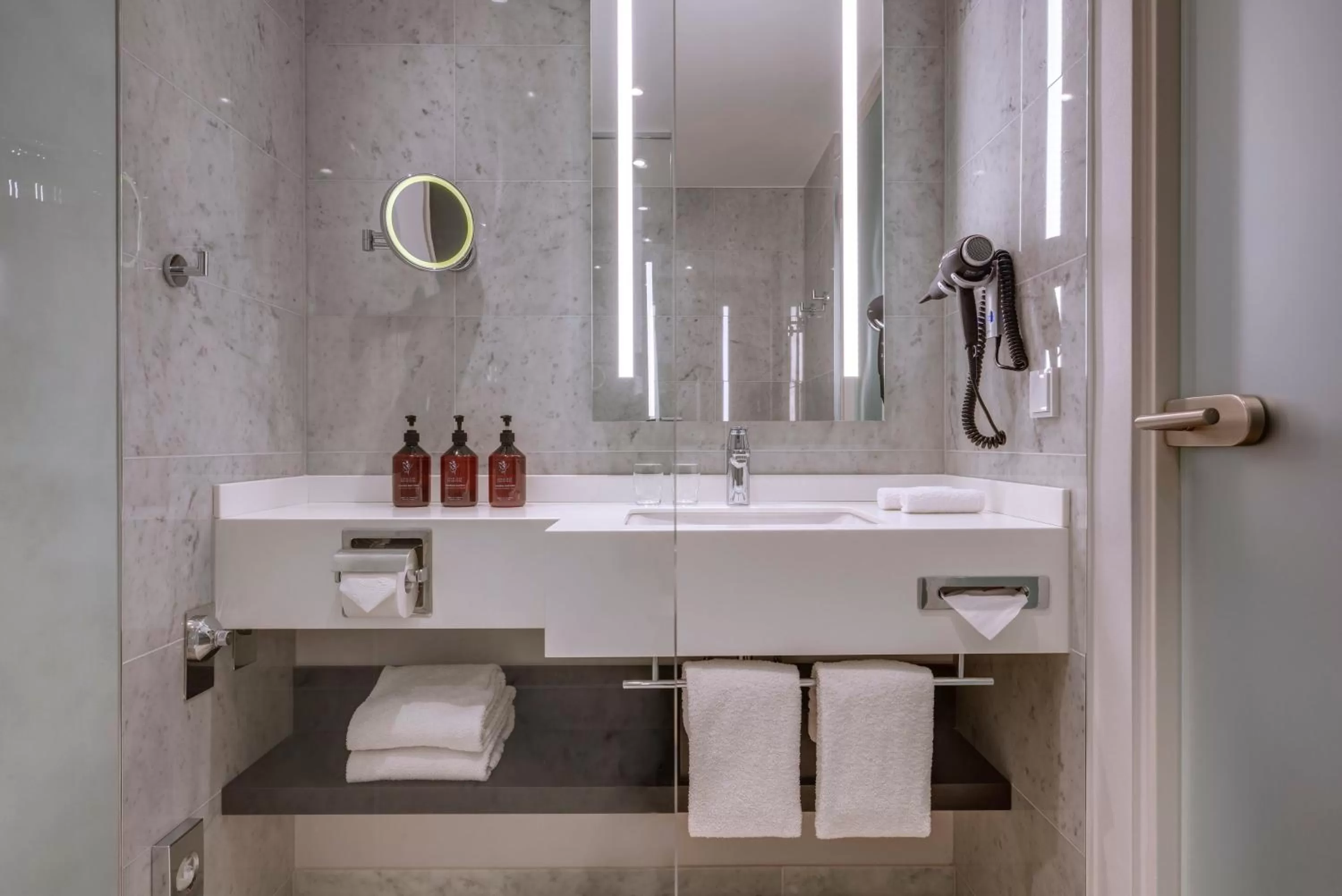 Bathroom in Clayton Hotel Düsseldorf City Centre