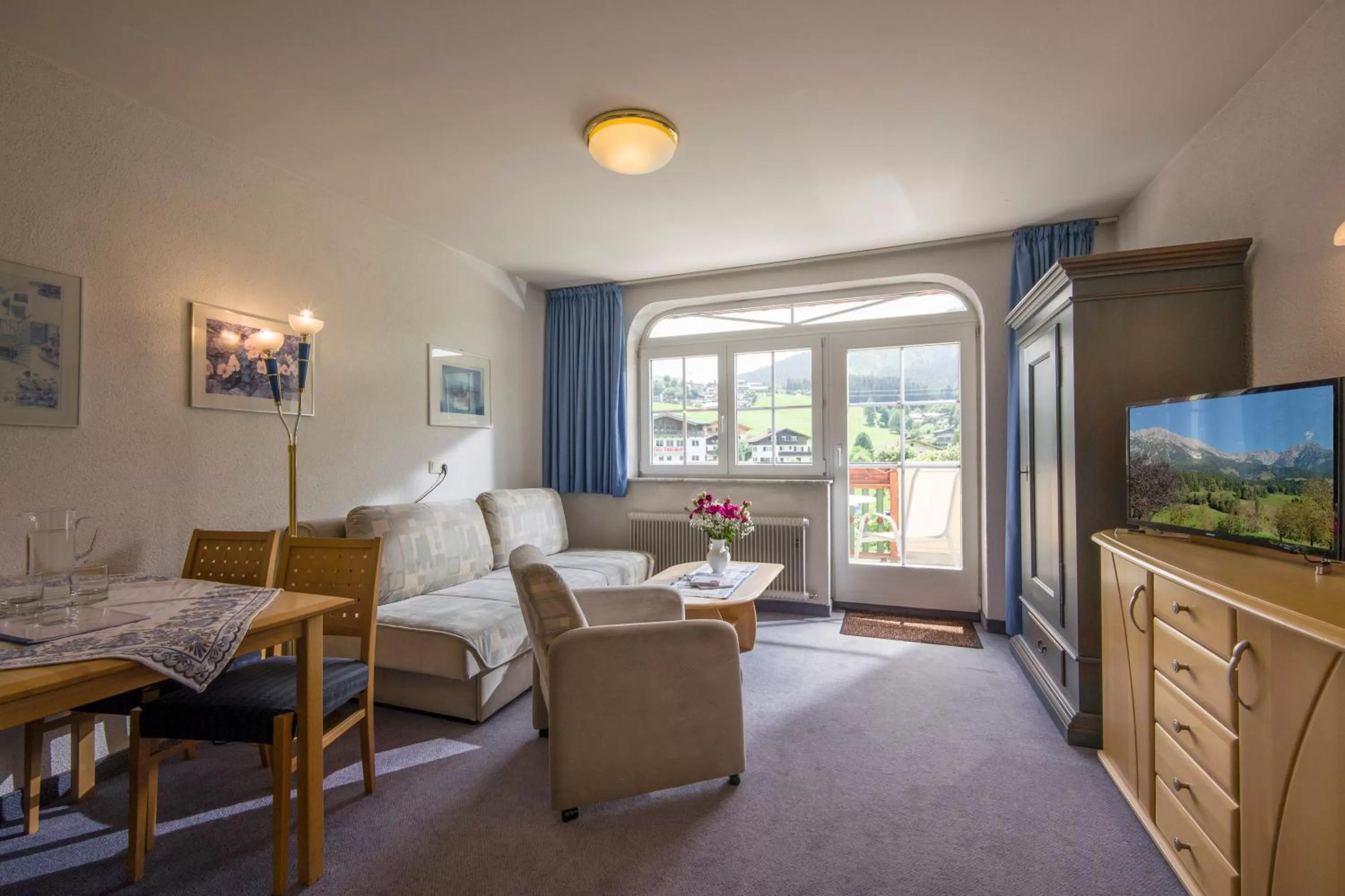 Photo of the whole room in Apparthotel Tom Sojer