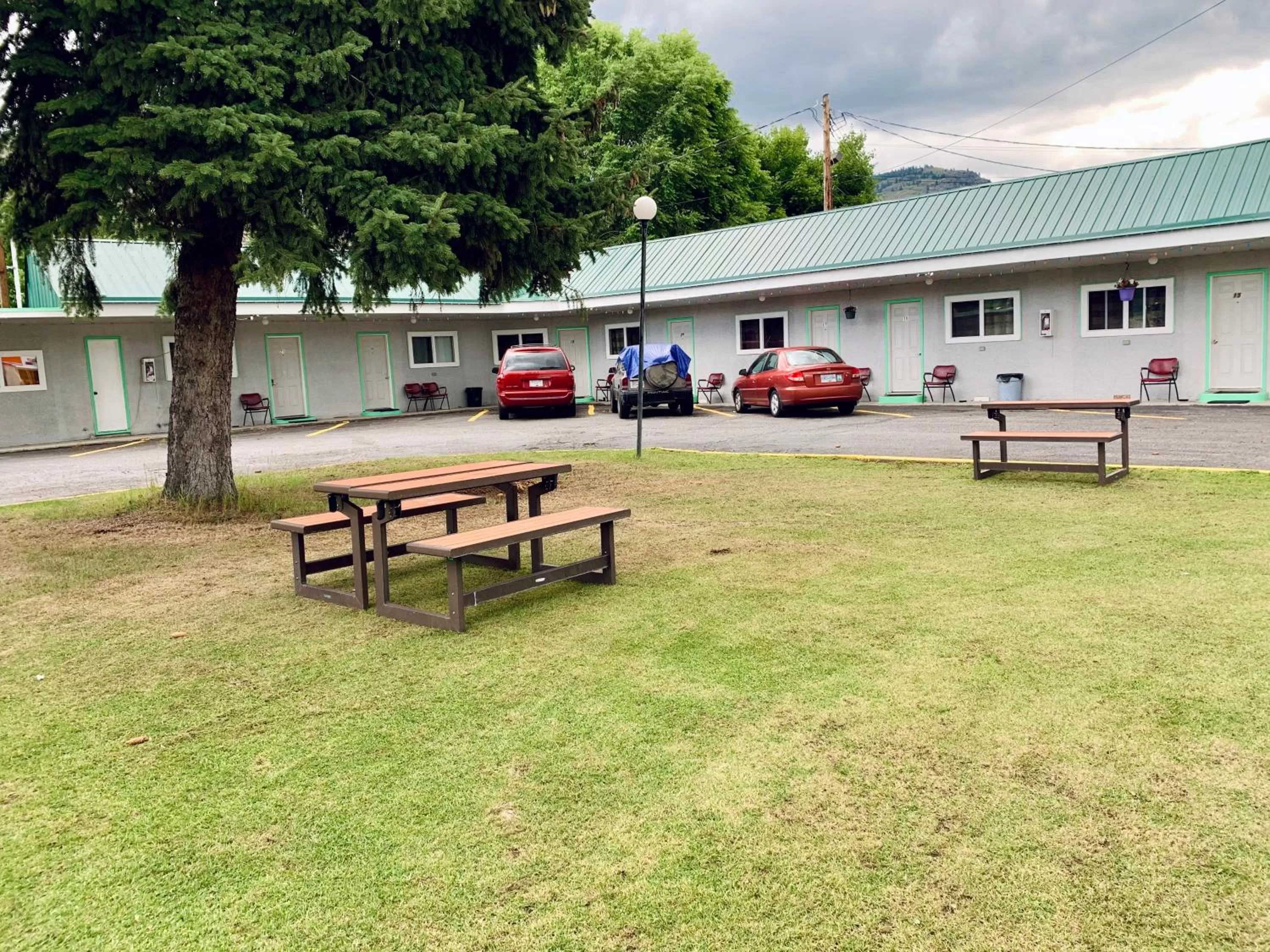 Property Building in Night Inn Grand Forks