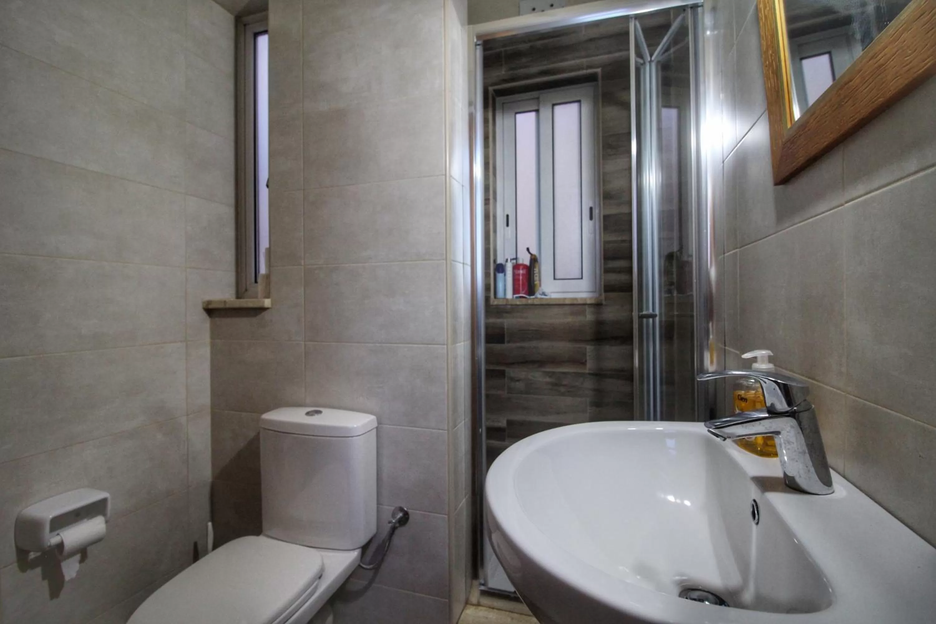 Shower in St George of Lydda B&B
