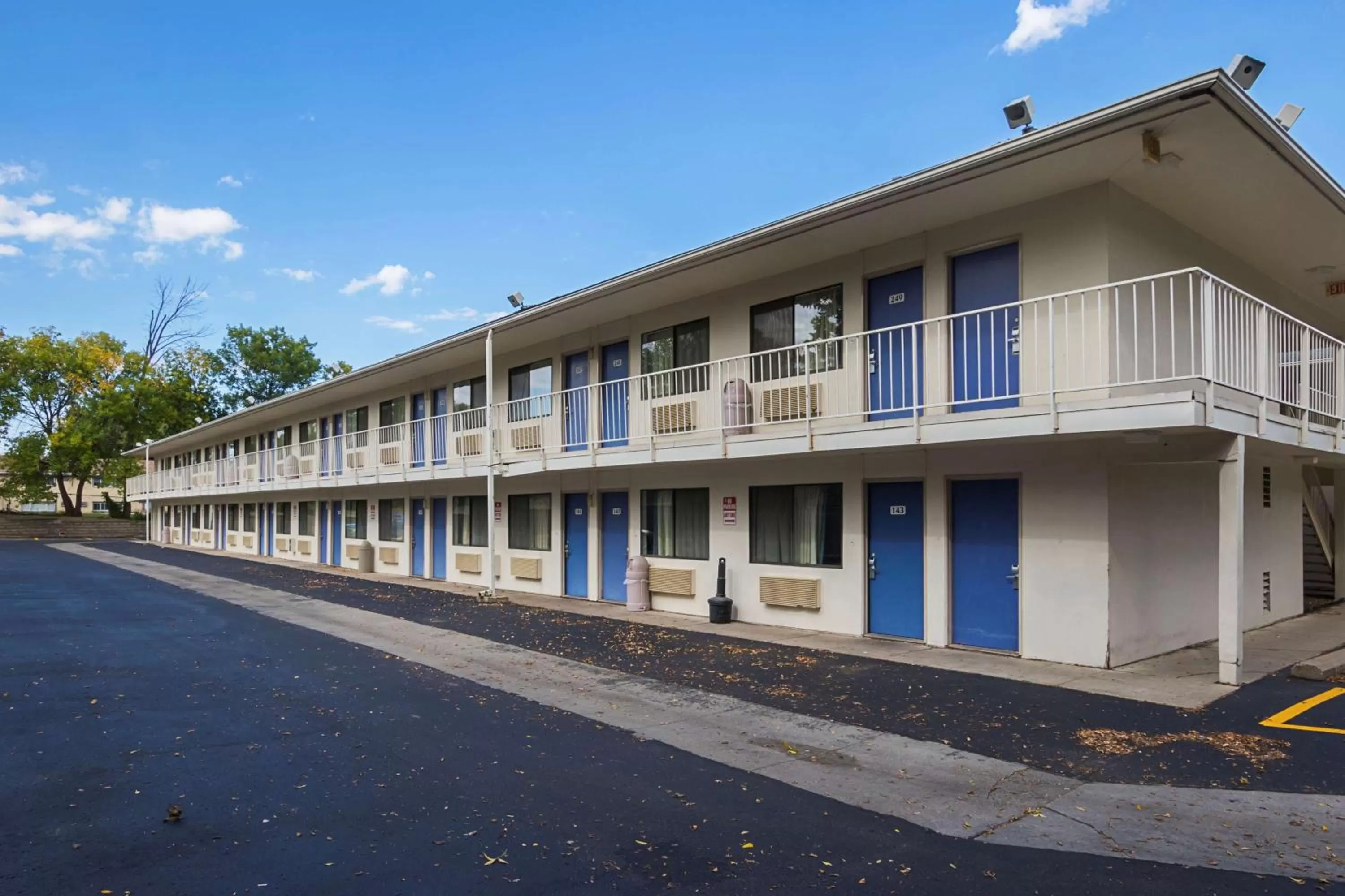 Property building in Motel 6-Rochester, MN