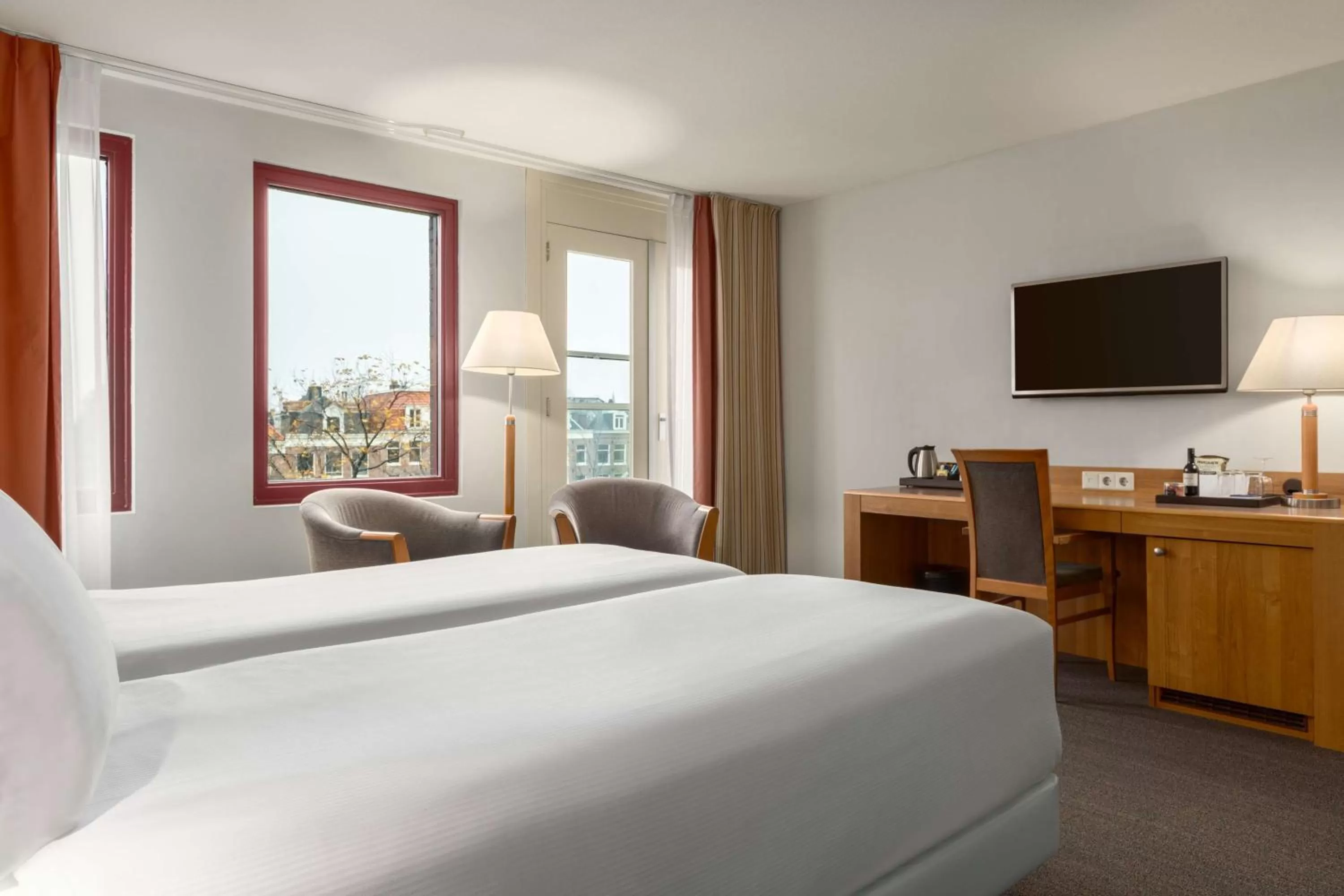 Photo of the whole room, Bed in NH Amsterdam Museum Quarter