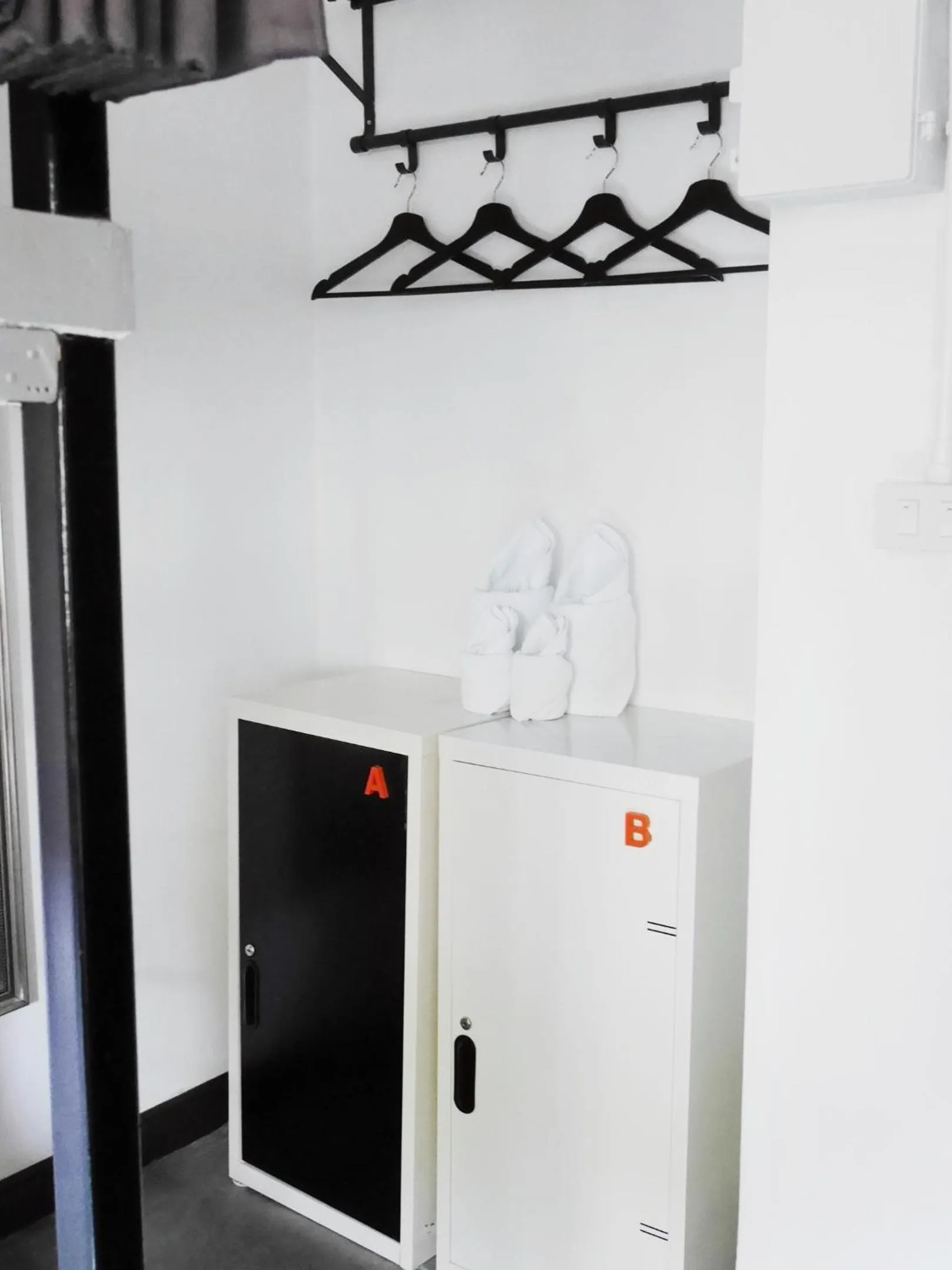 microwave in Tiny Taladnoi Hostel