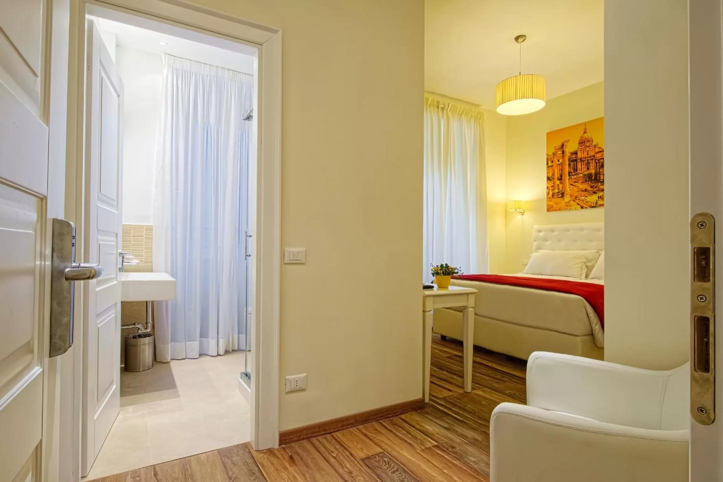 Photo of the whole room, Bed in Star Vatican Rooms