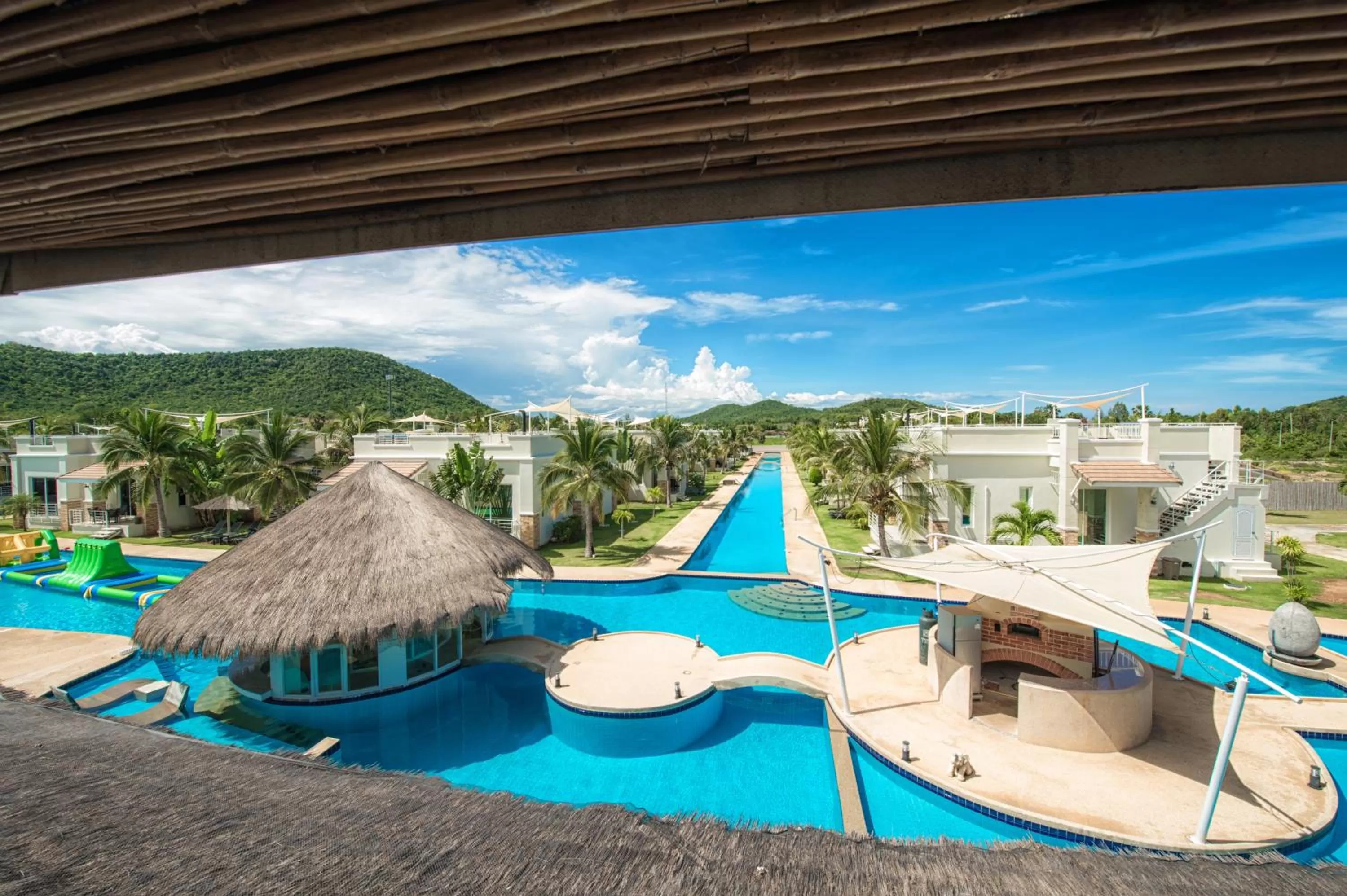 Day in Oriental Beach Pearl Resort