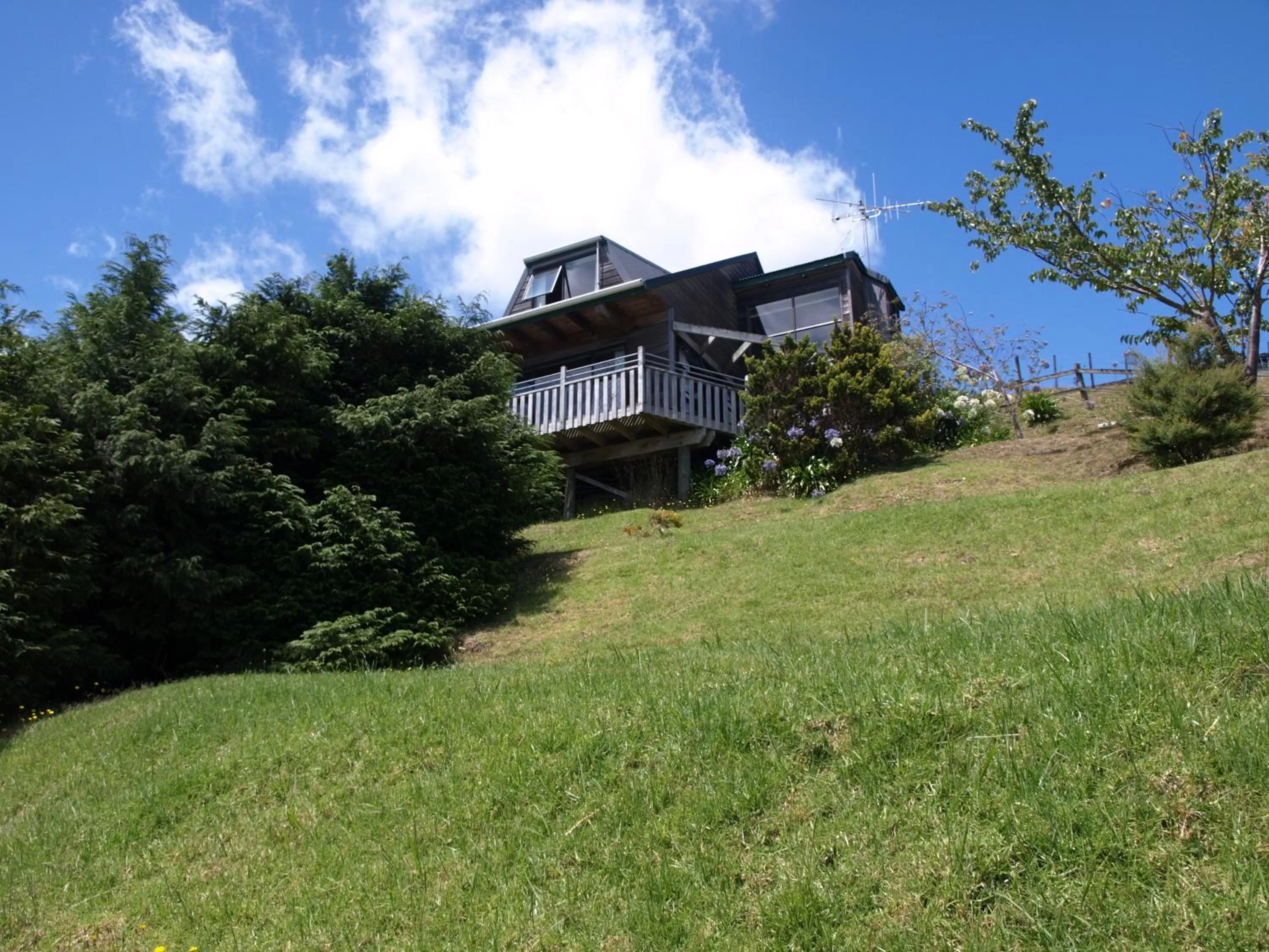 Property building in Grafton Cottage & Chalets