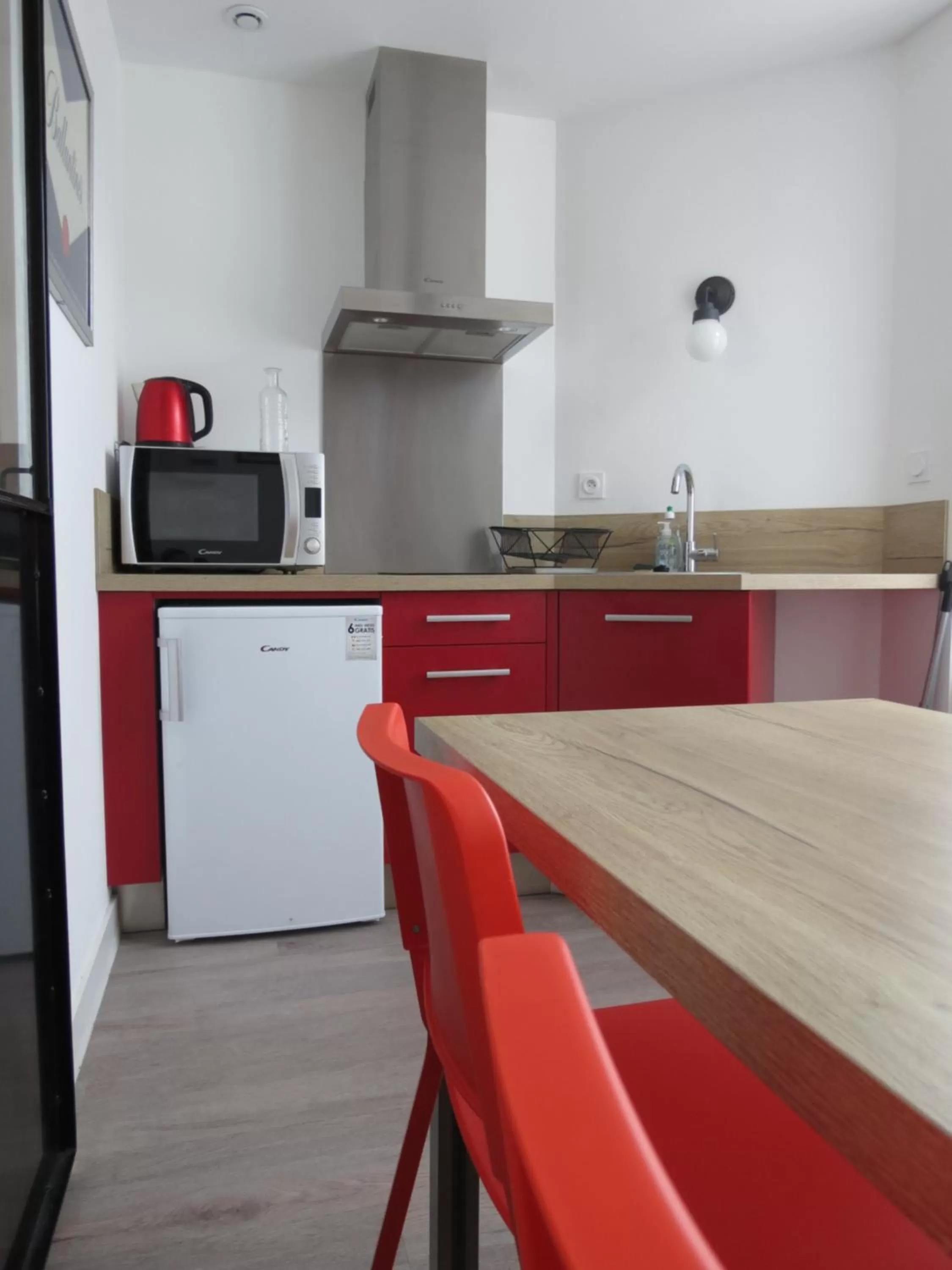 Kitchen or kitchenette in Hotel le Faisan