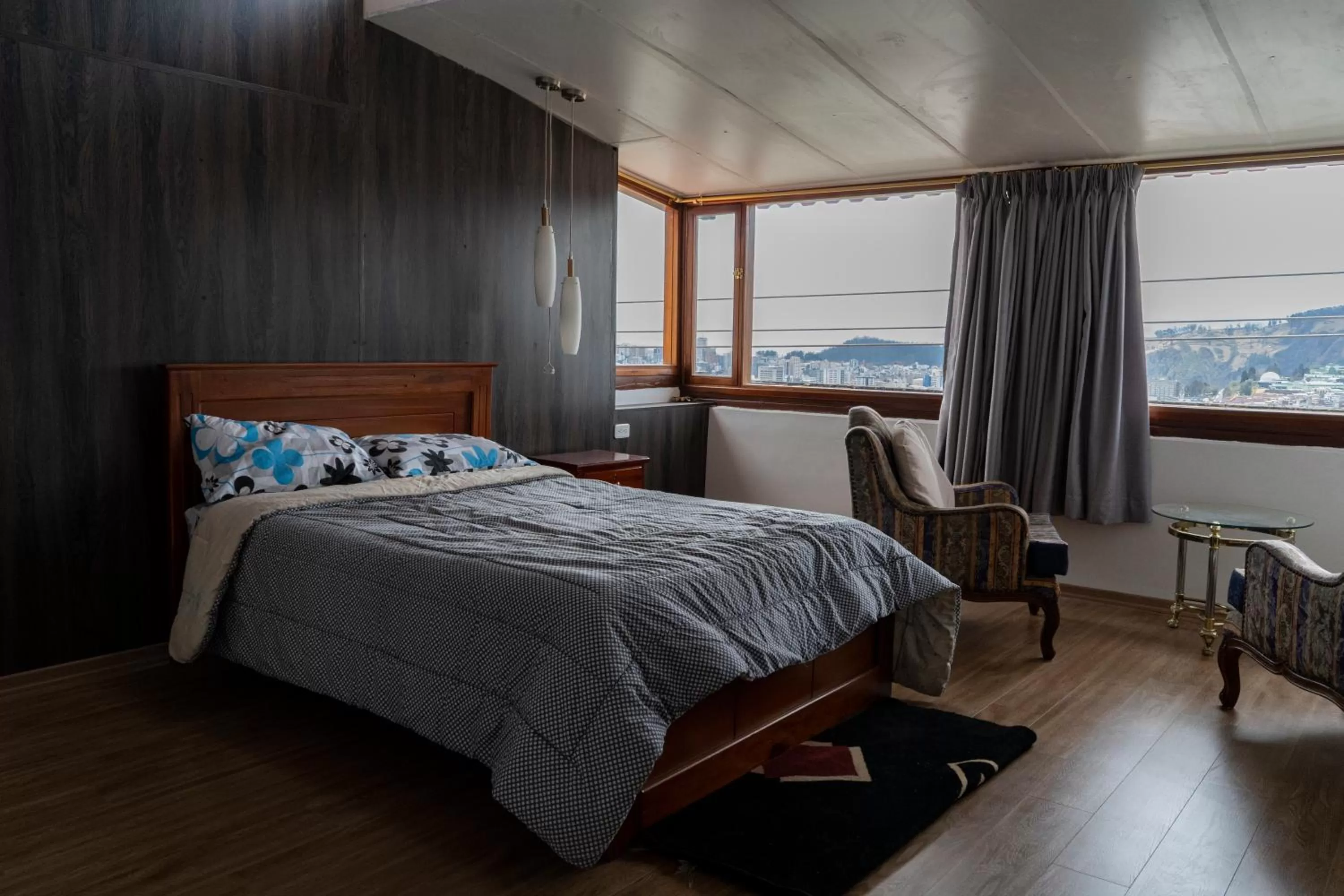 City view, Bed in Blue Door Housing Historic Quito