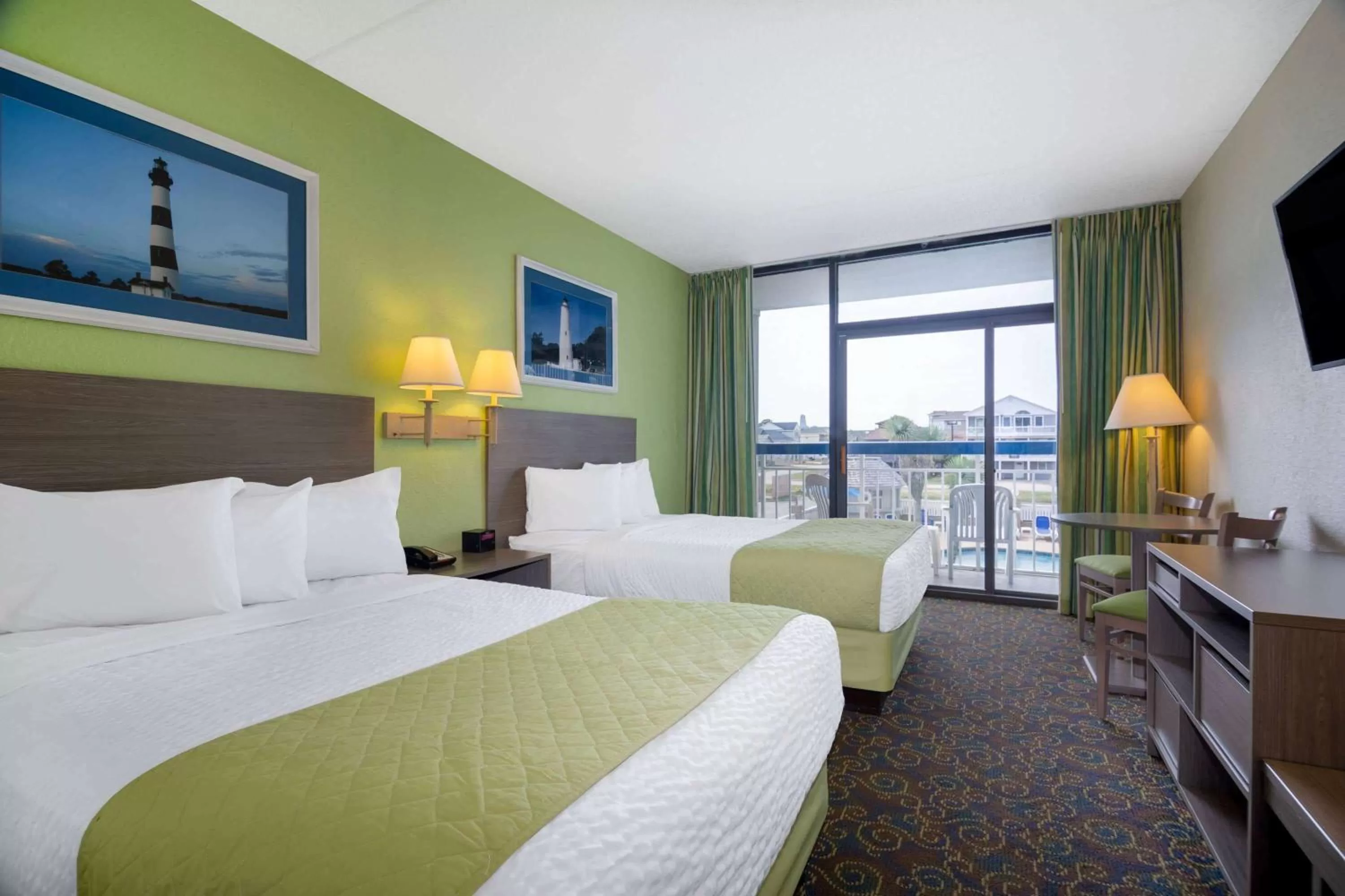 Photo of the whole room, Bed in Travelodge by Wyndham Outer Banks/Kill Devil Hills