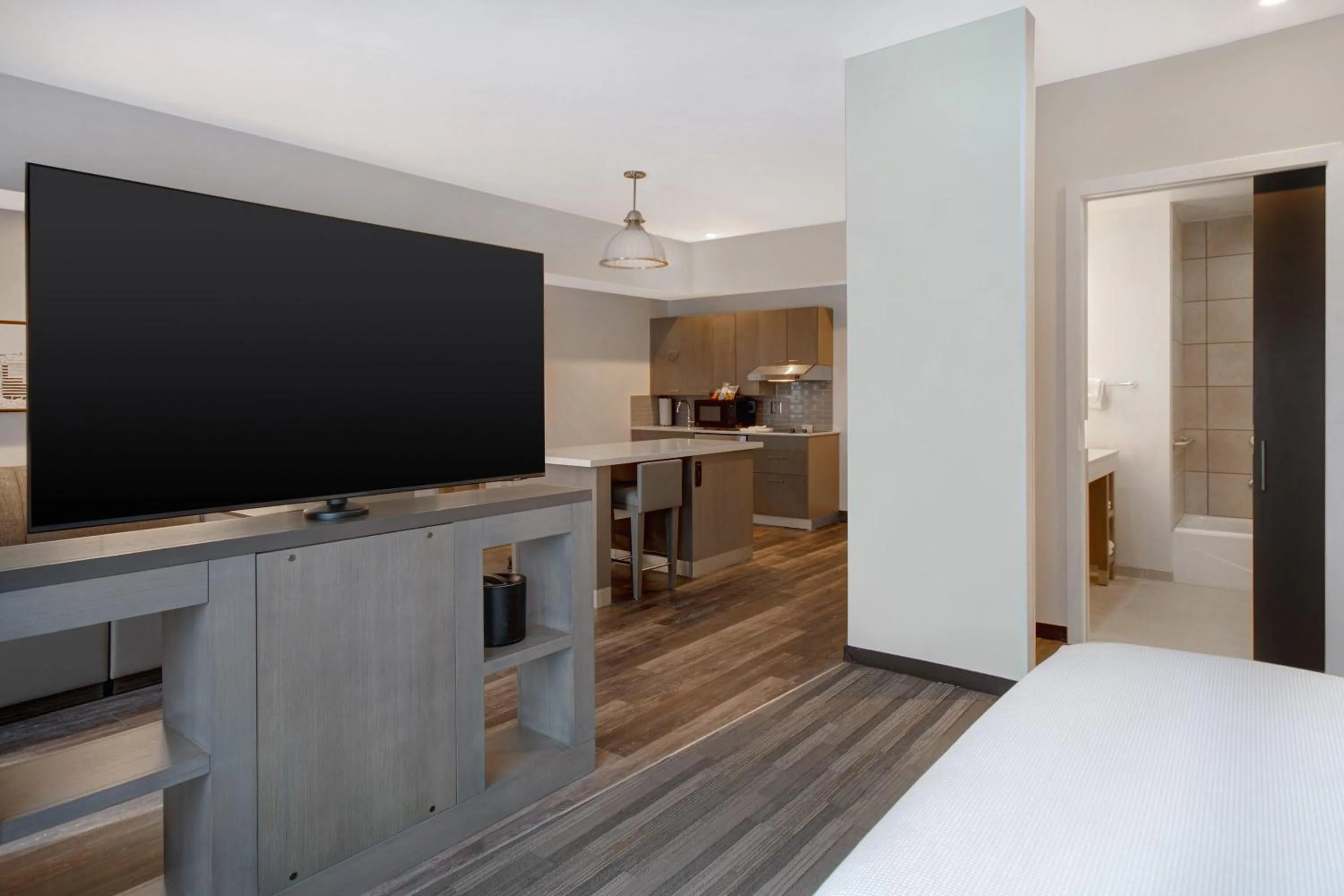 Bedroom, Bed in Hyatt House Mall Of America Msp Airport