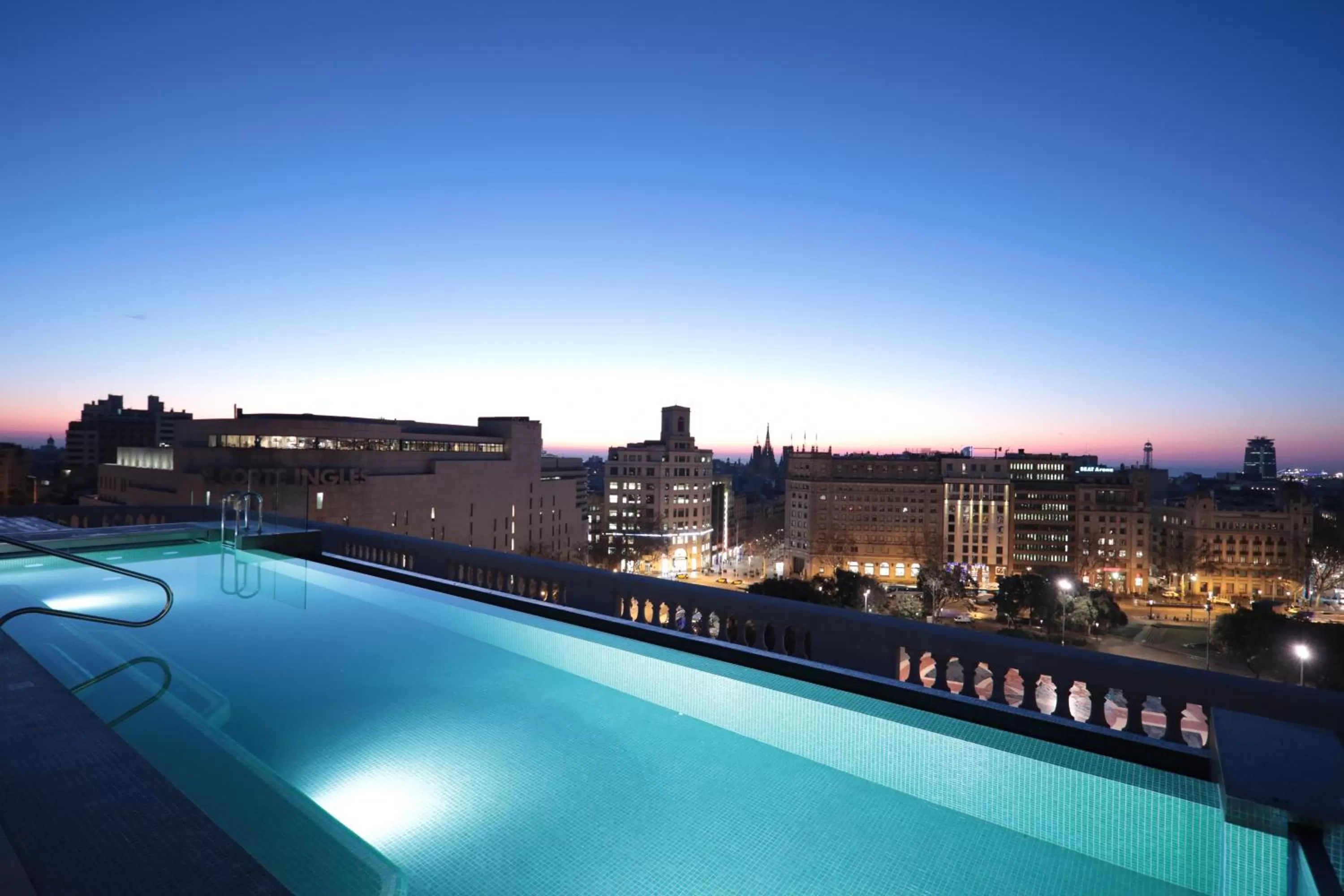 Swimming Pool in Iberostar Selection Paseo de Gracia 4 Sup