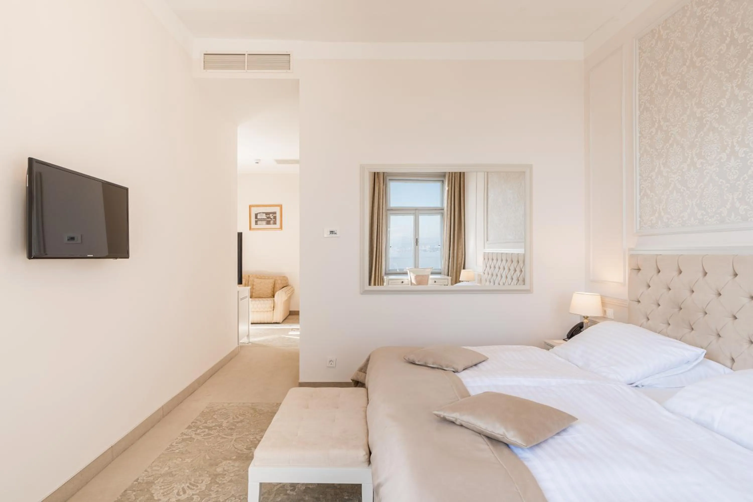 TV and multimedia, Bed in Hotel Bellevue - by Liburnia Hotels & Villas