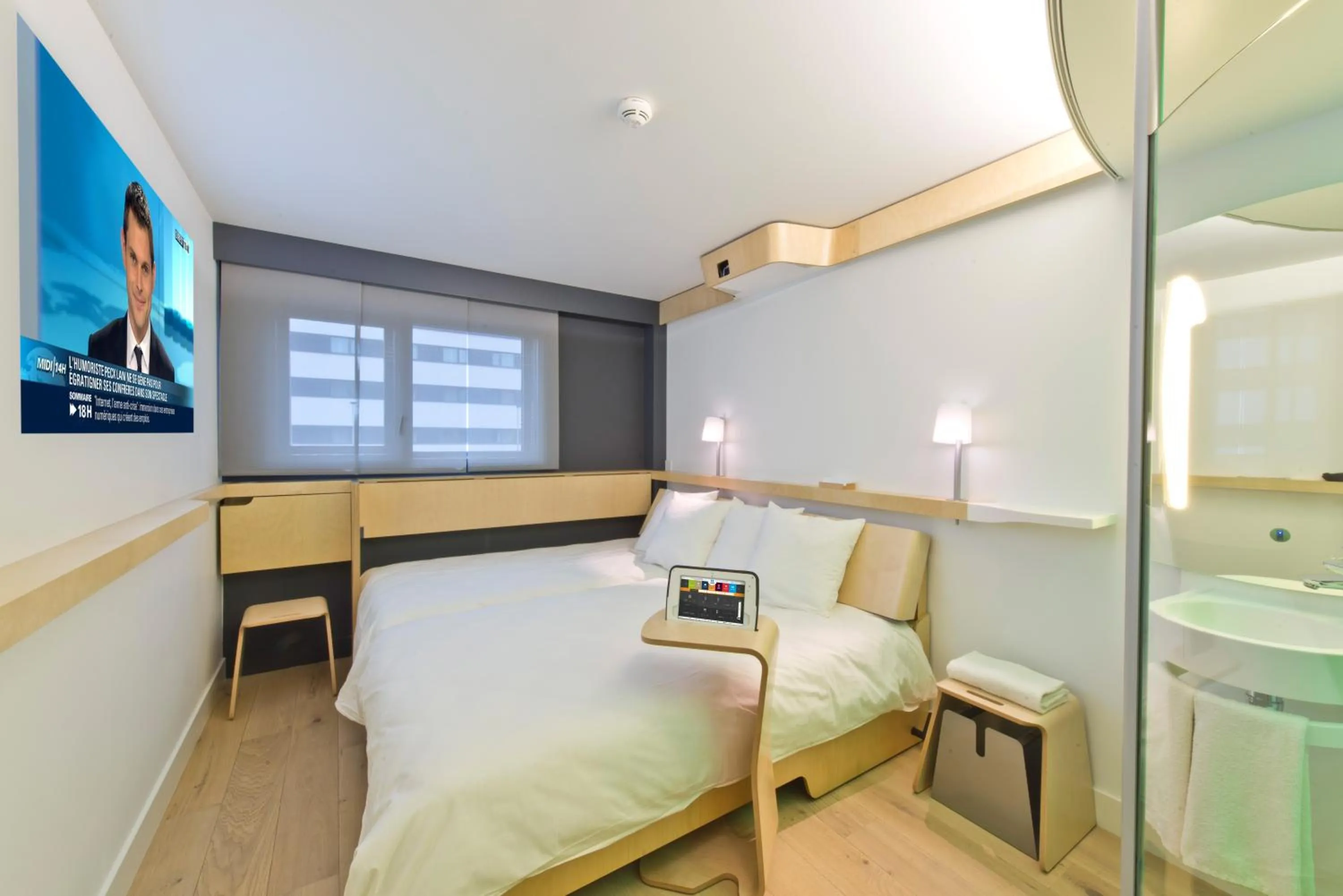 Bedroom, Bed in Nomad Hotel le Havre Centre Gare