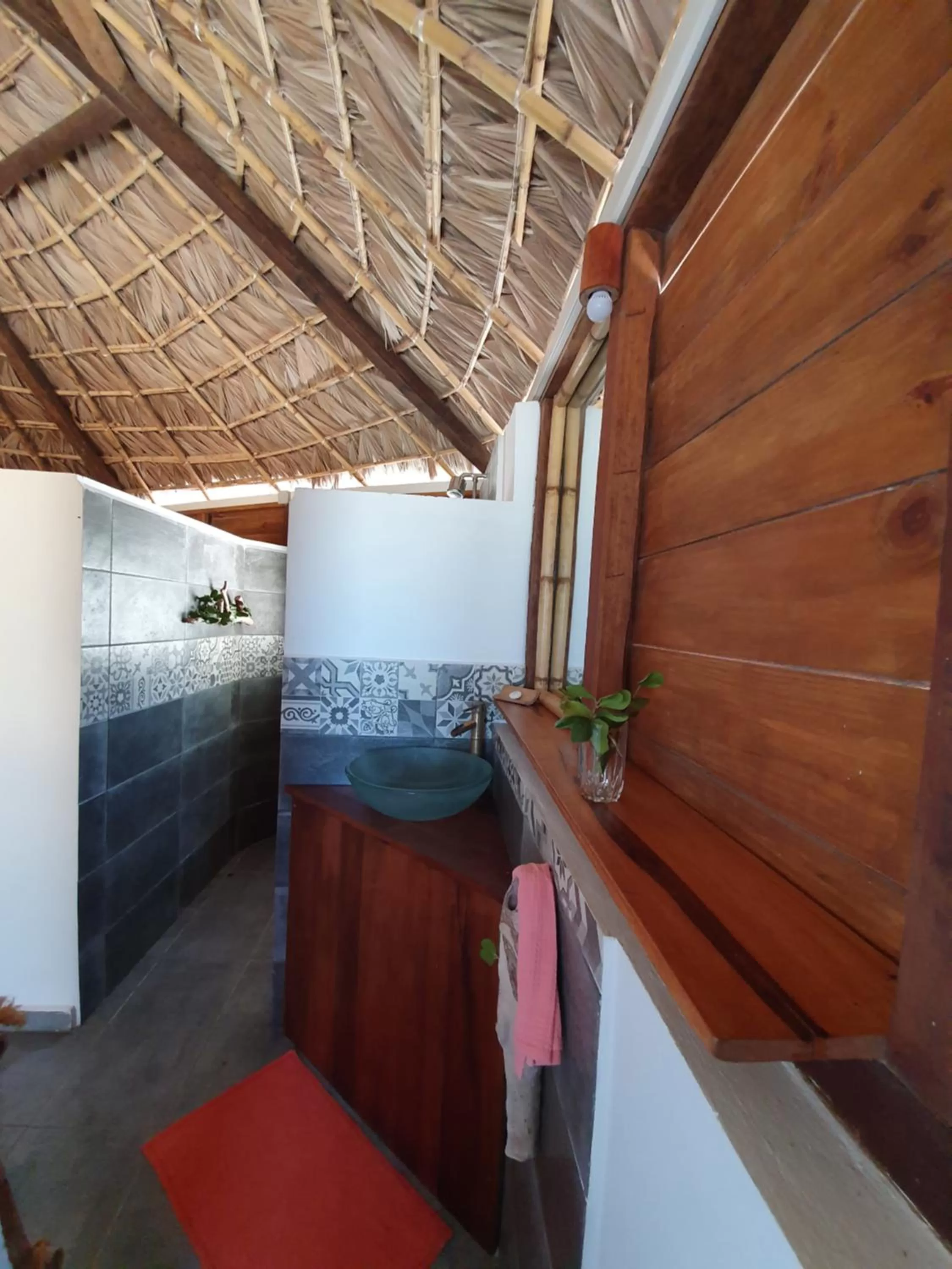 Bathroom in Ocean Lodge Kite & Windsurf