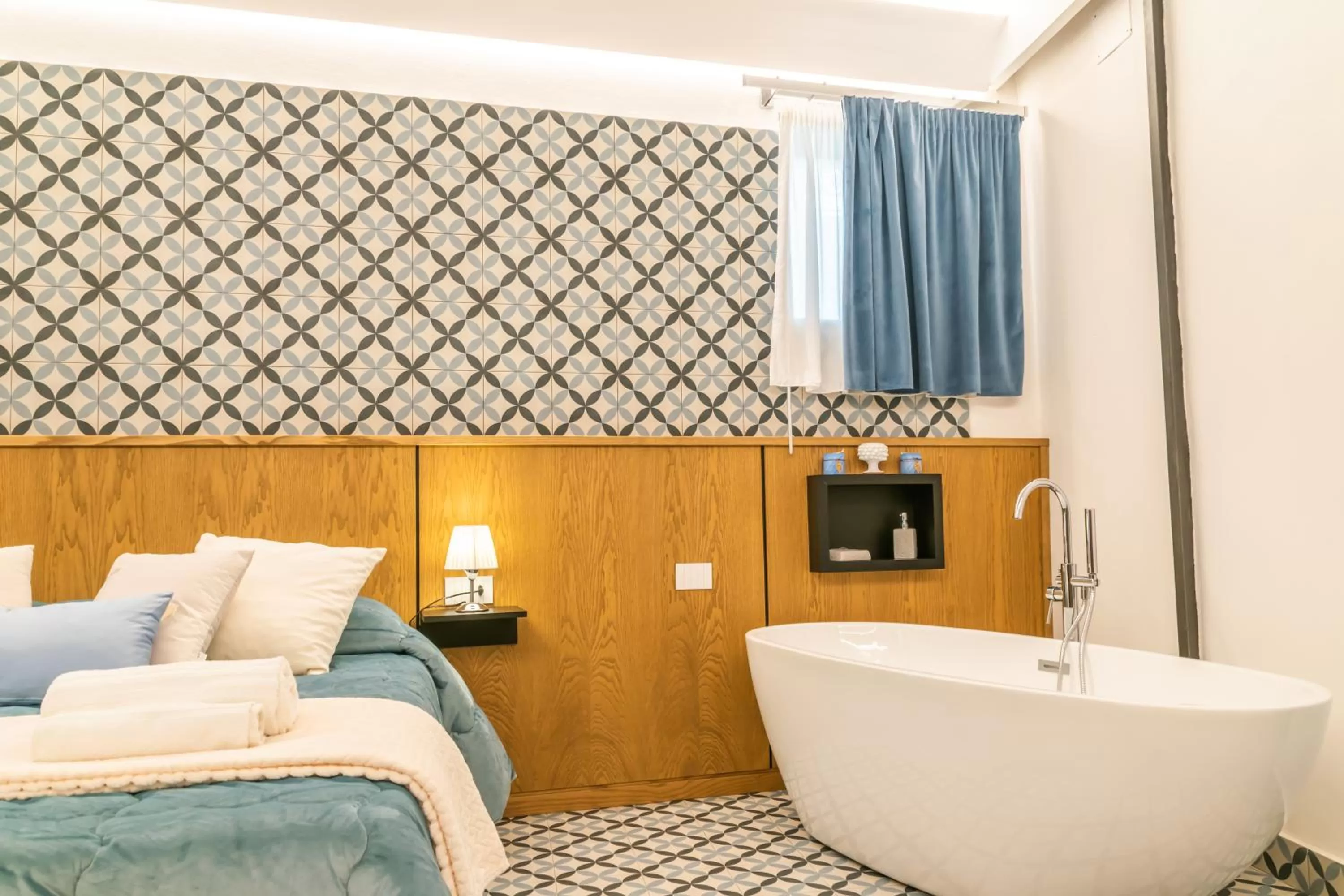 Bed in Community Rooms & Wine