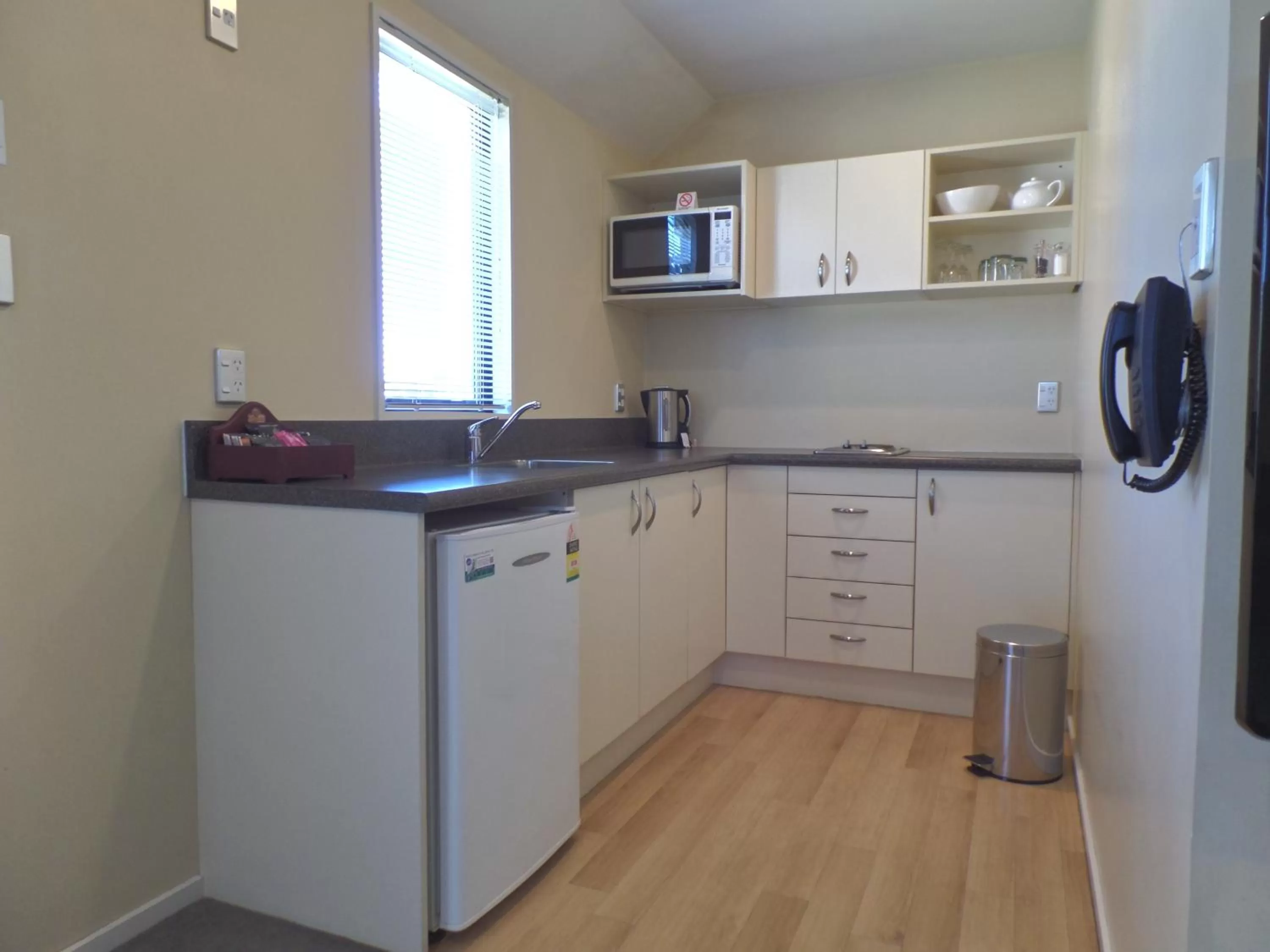 Kitchen or kitchenette in Abbella Lodge Motel