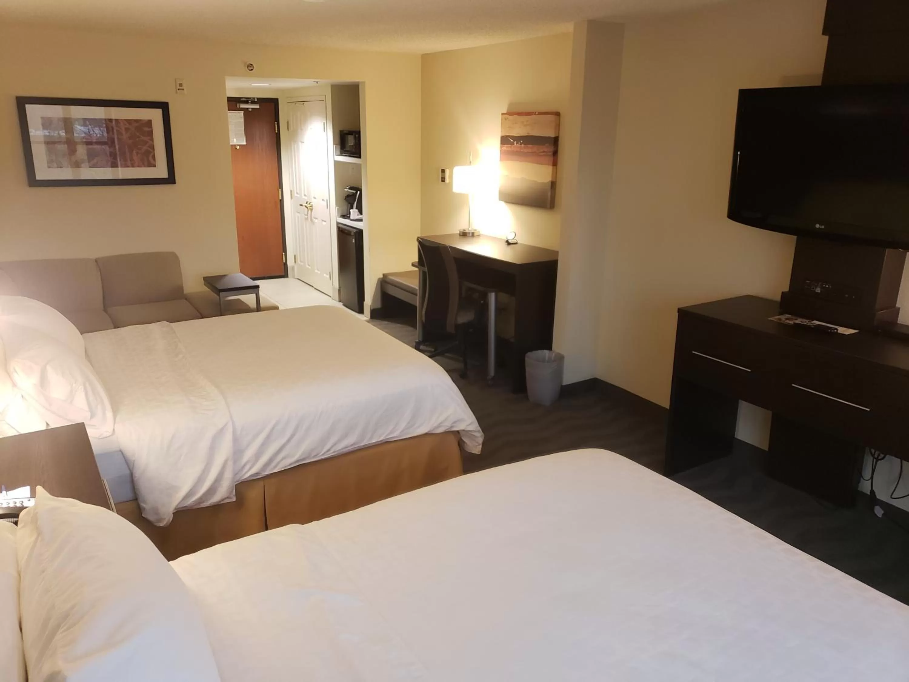 Photo of the whole room, Bed in Holiday Inn Express Portland West/Hillsboro by IHG