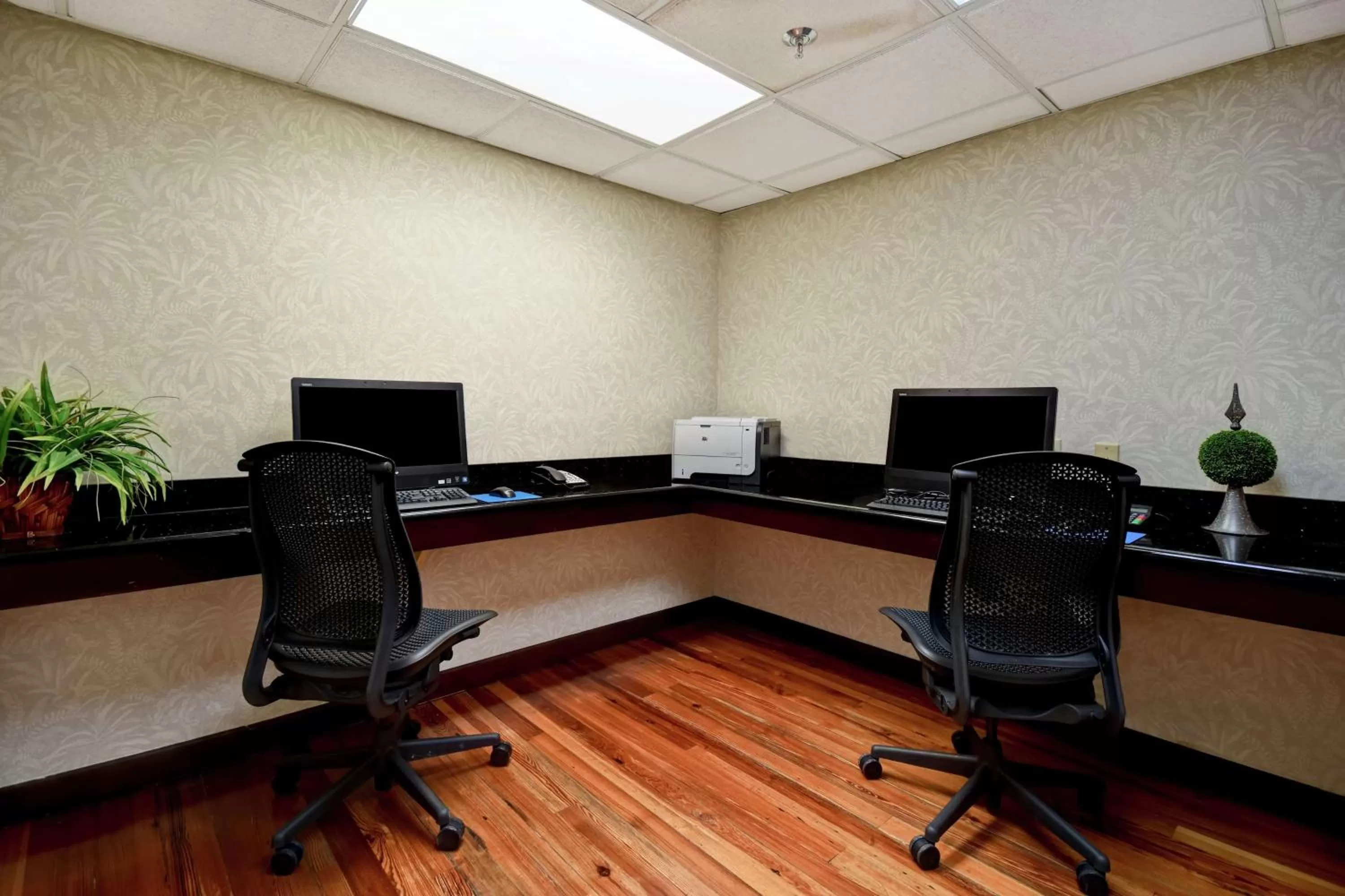 Business facilities in Embassy Suites Charleston - Historic District