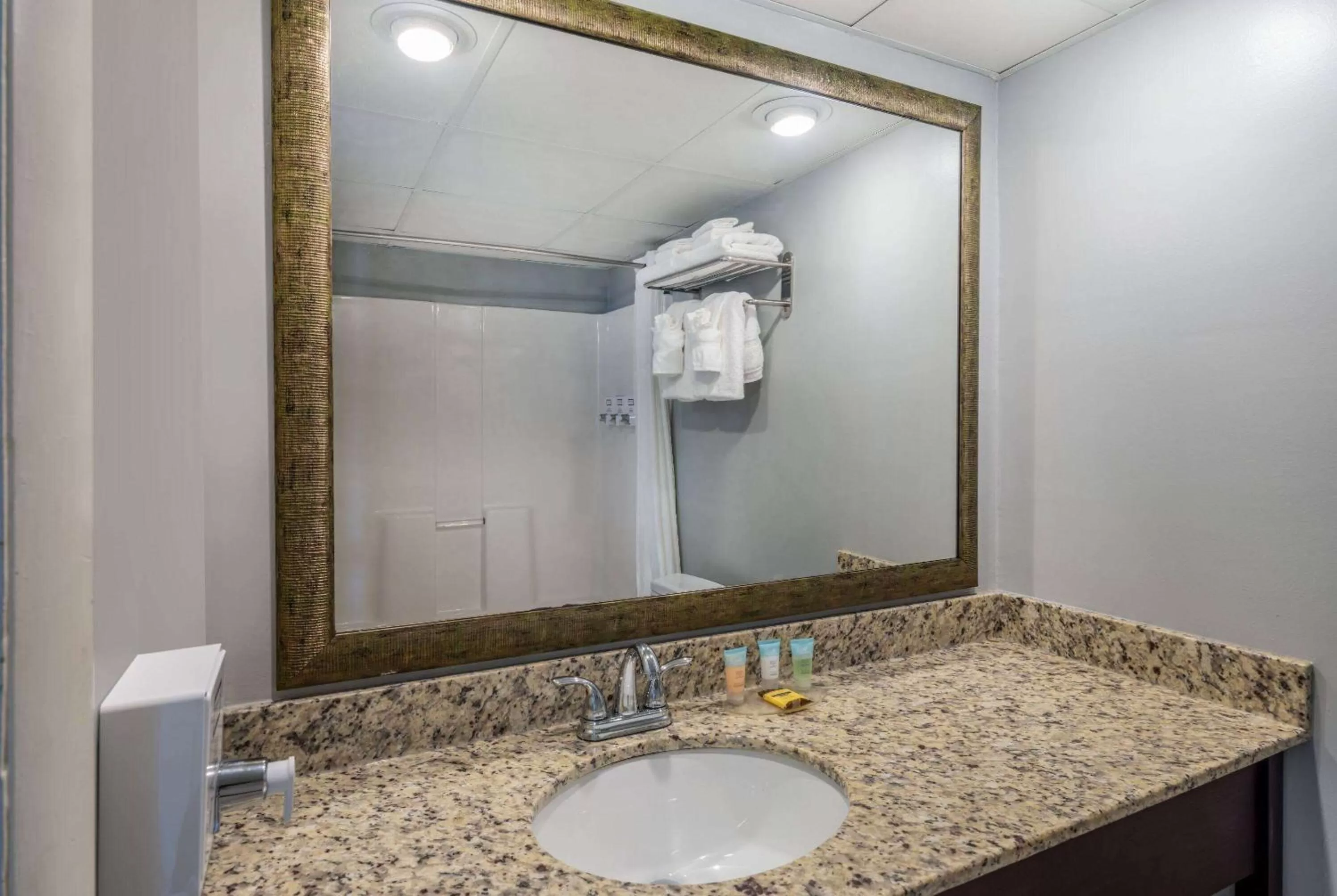 TV and multimedia in The Sandbar Hotel, Trademark Collection by Wyndham