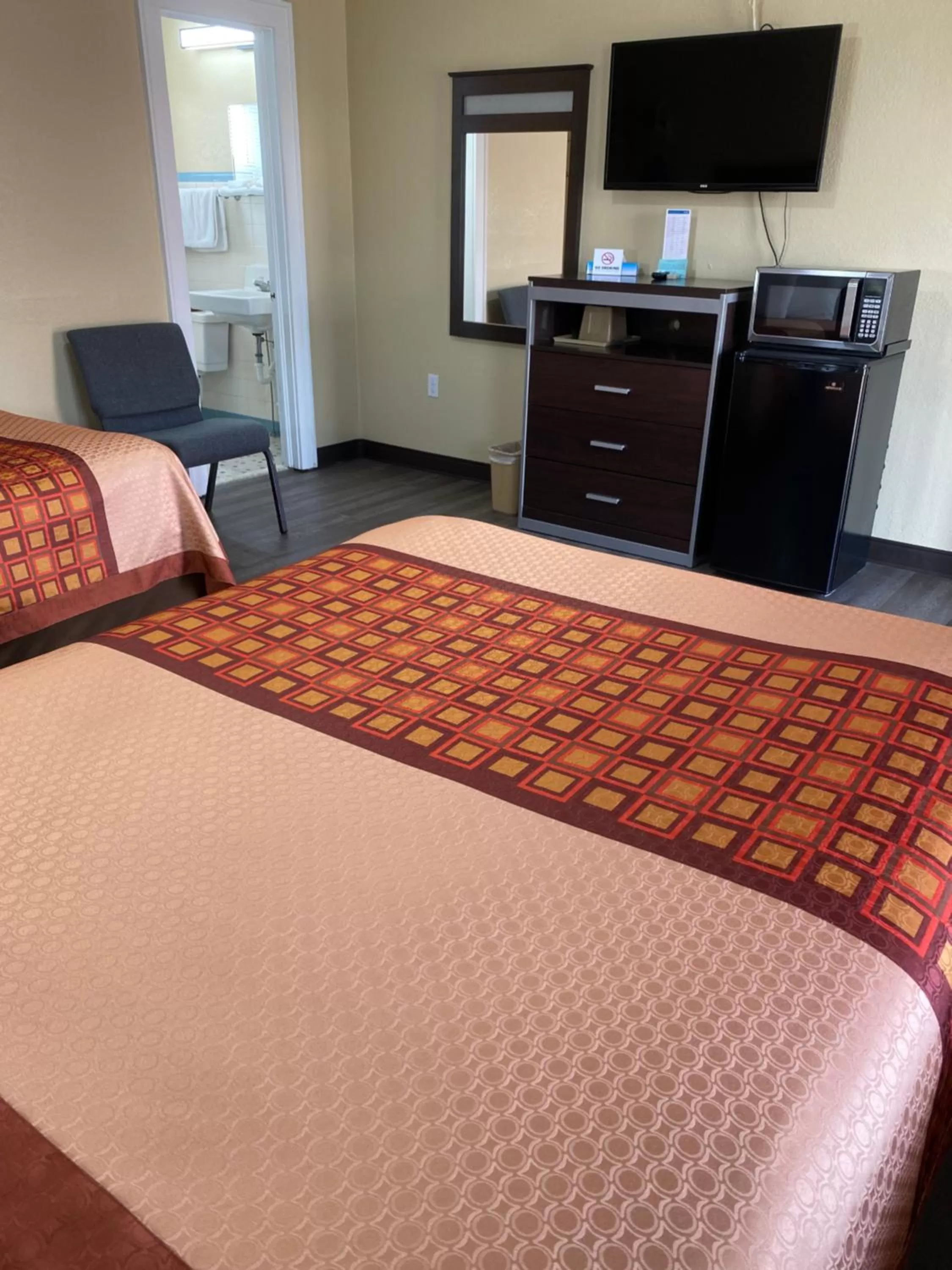 Bed in Savannah Motel