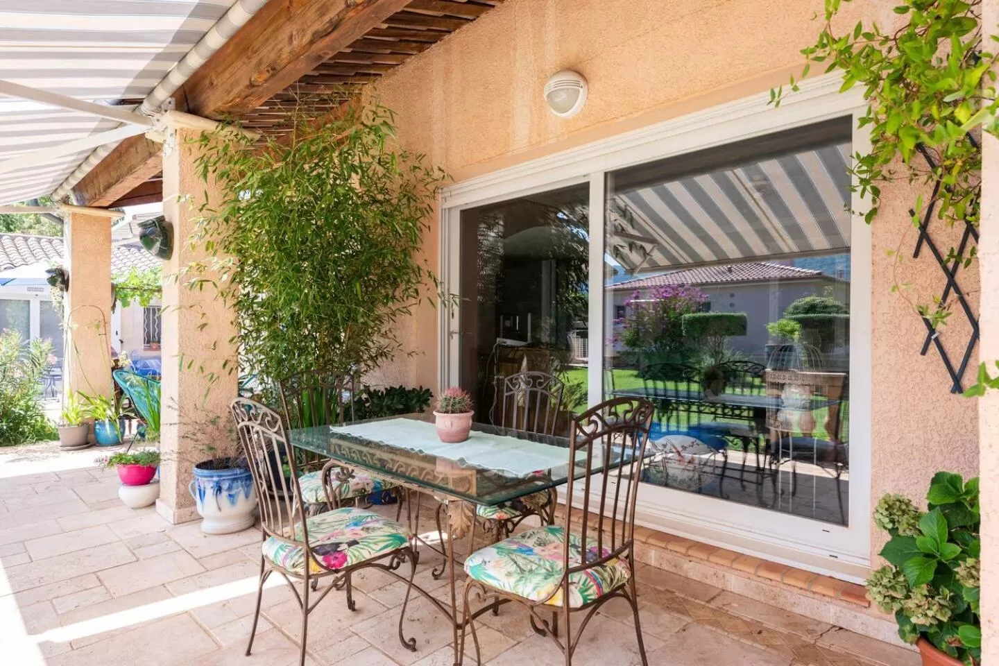 Patio in Chambre et table d'hôtes Villa Pomponette