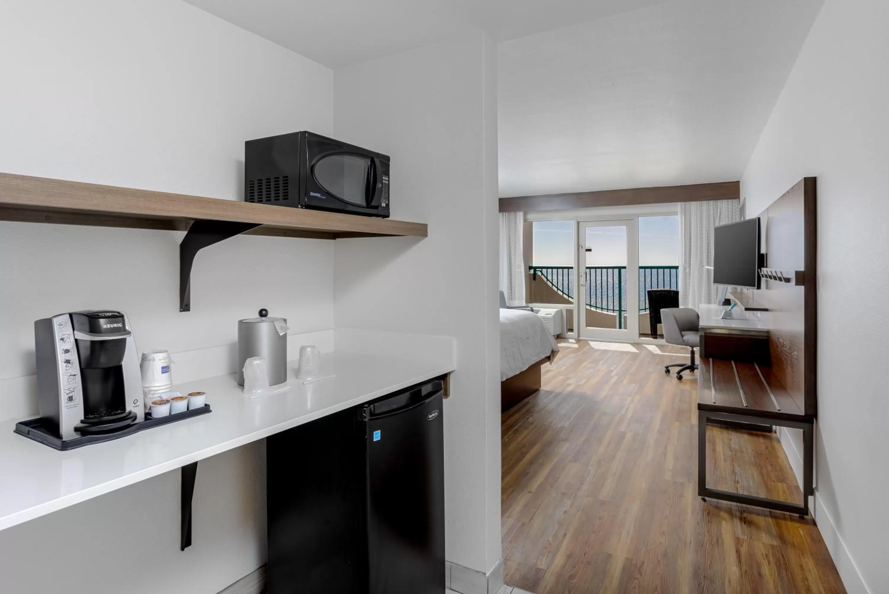 Photo of the whole room in Holiday Inn Express Pensacola Beach by IHG