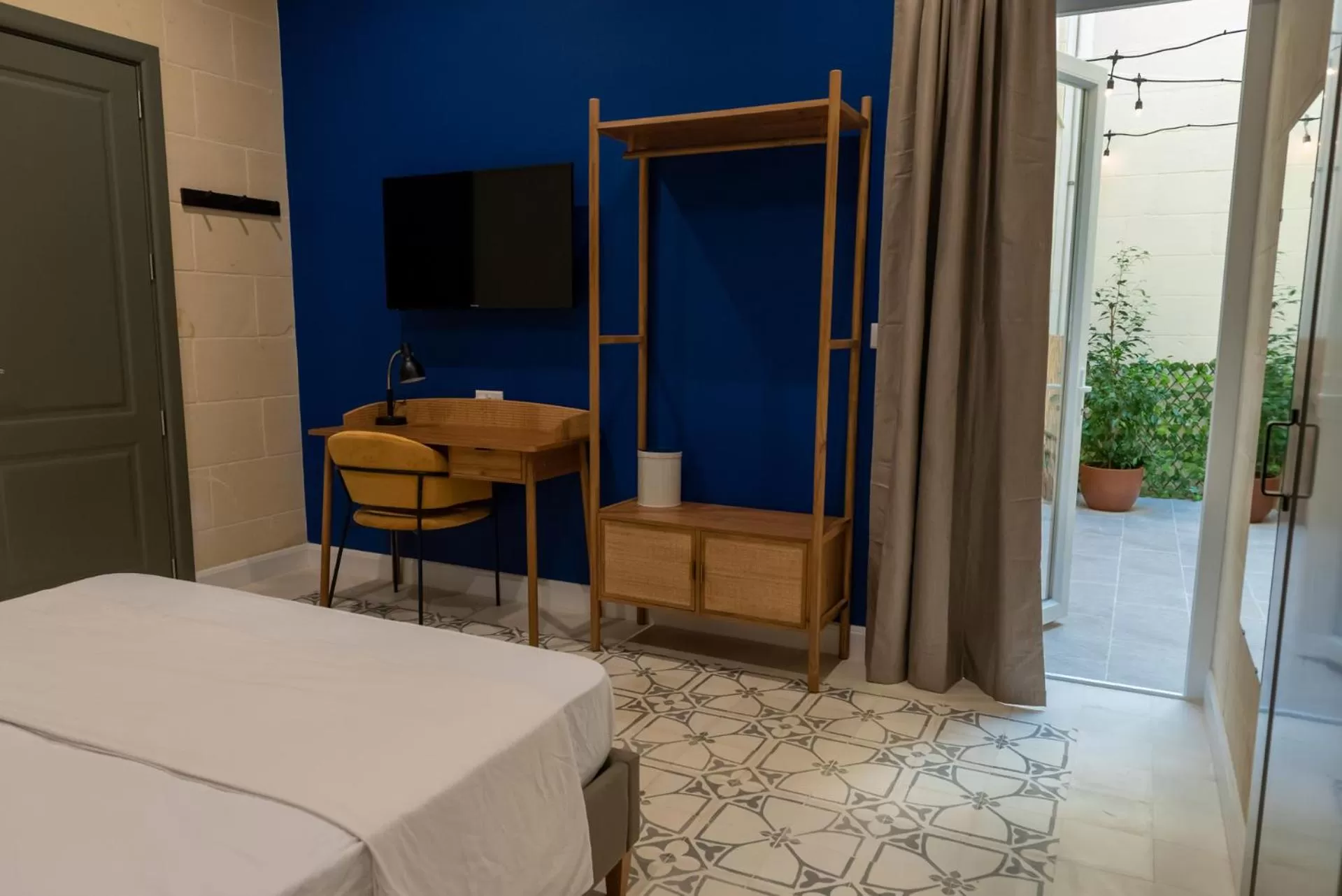 TV and multimedia, TV/Entertainment Center in The Carob Tree