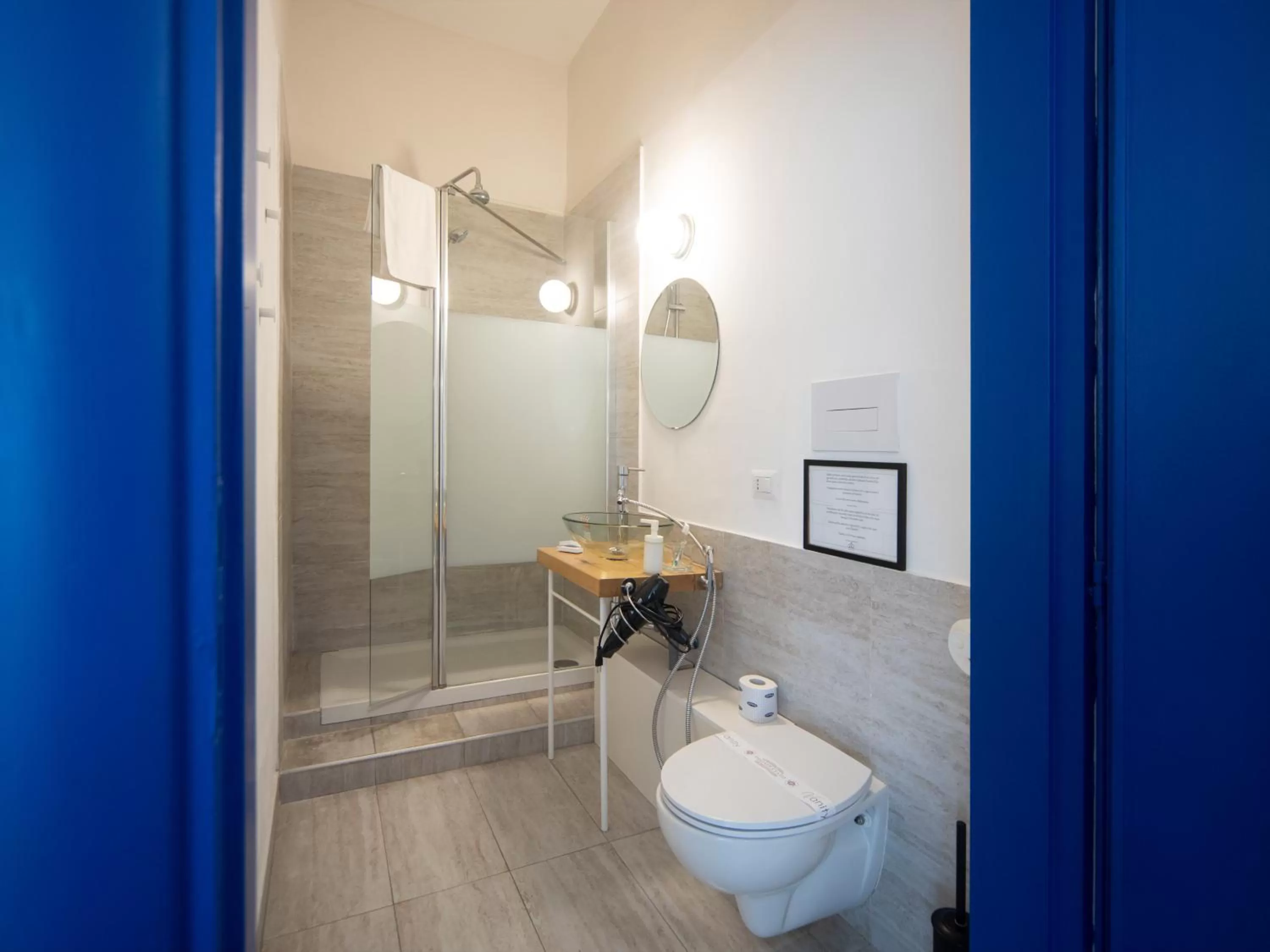 Shower in Salotto Borbonico