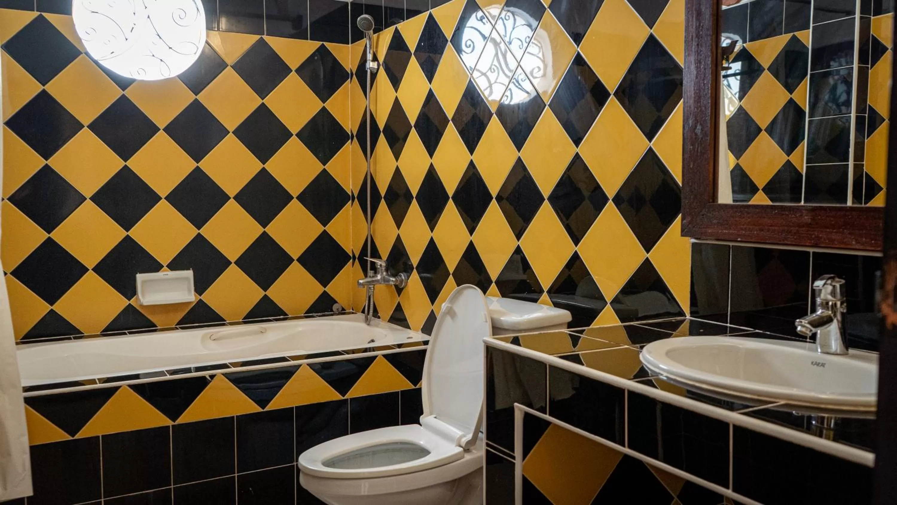 DEN HOTEL TOTONOU SIEM REAP