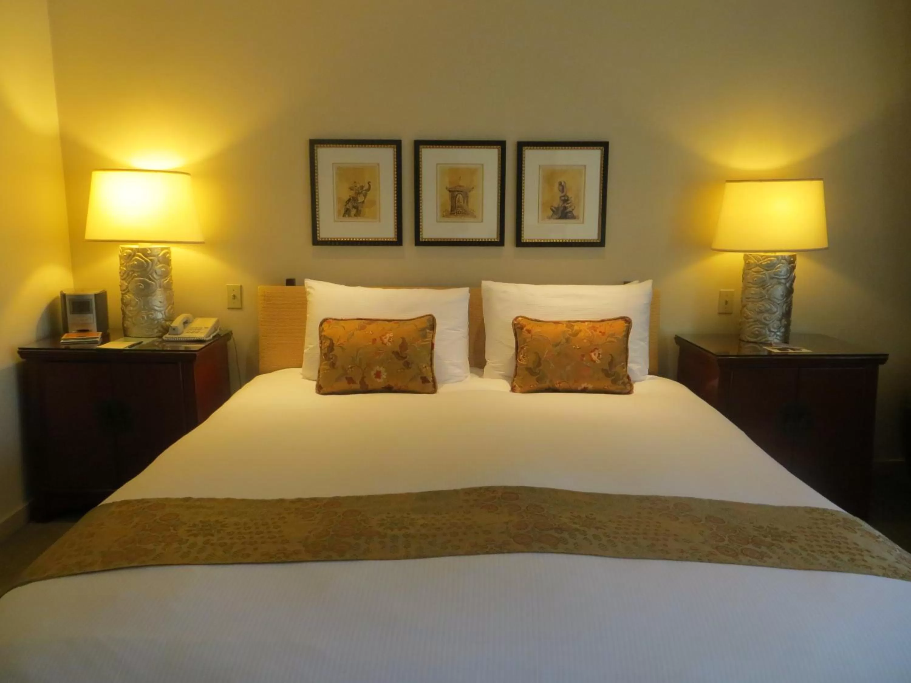 Bed in Tradewinds Carmel