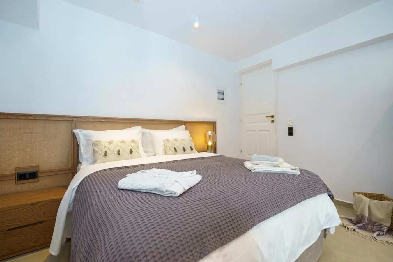 Bed in La Vie Hydra Luxury Suites