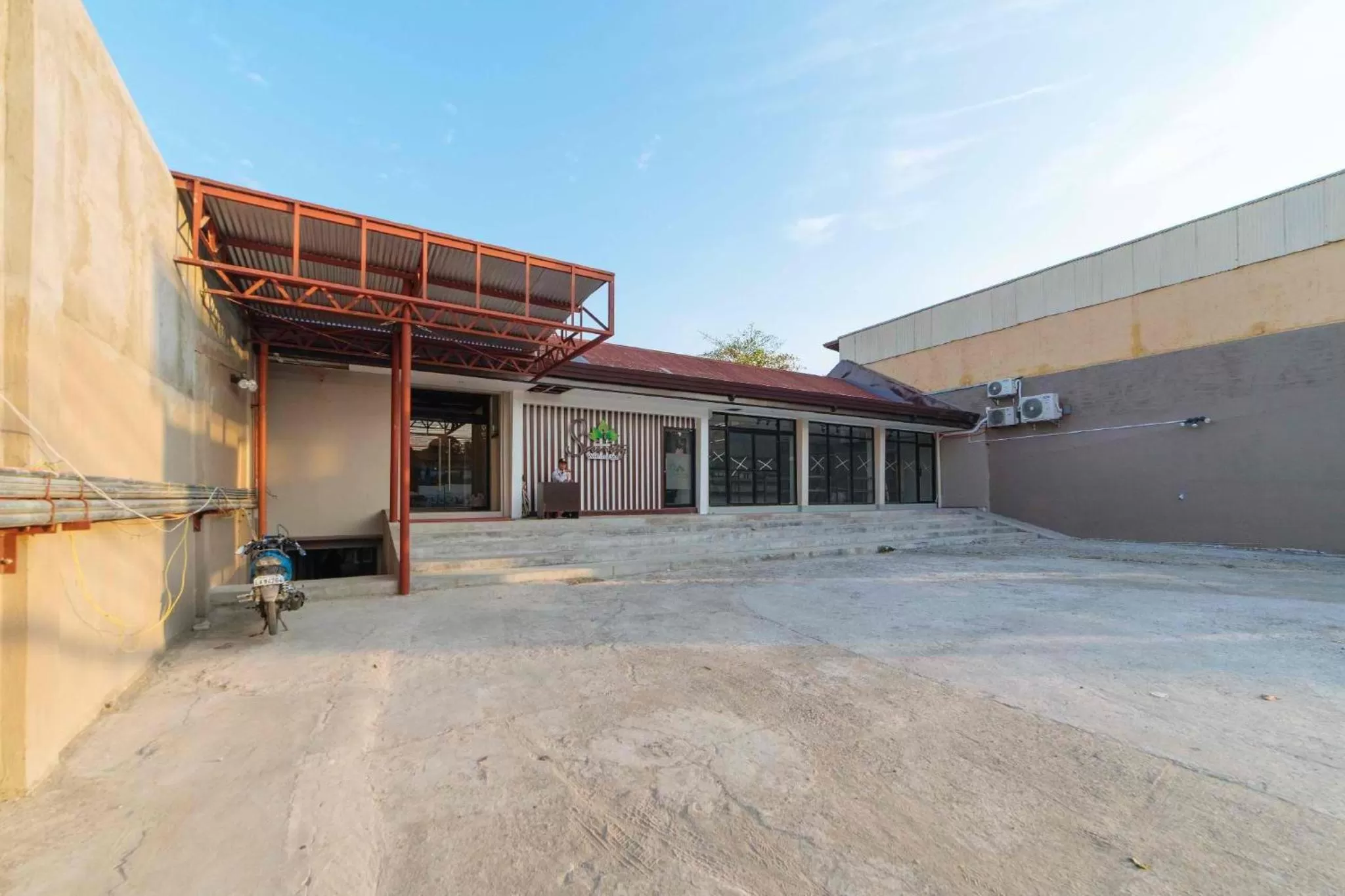 Property building in RedDoorz at Travelers Inn Bajada Davao