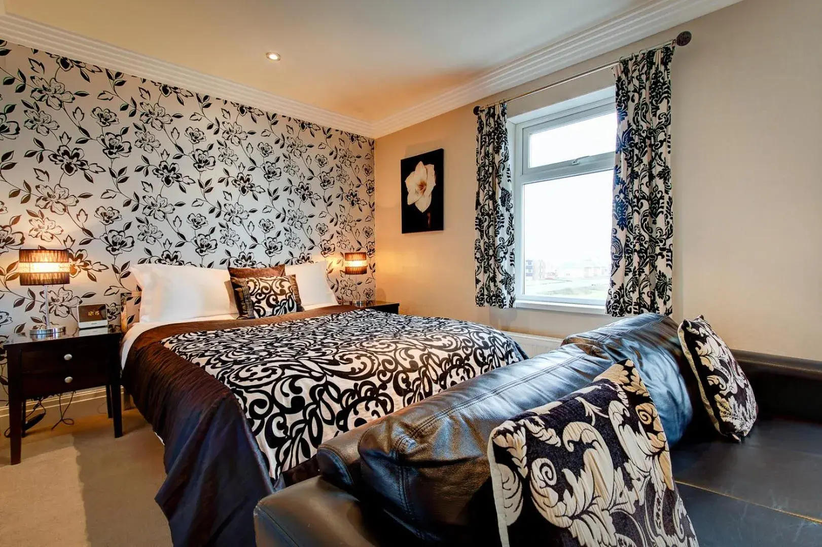 Luxury Family Room with Sea View in Number One South Beach Luxury Family Room with Sea View in Number One South Beach