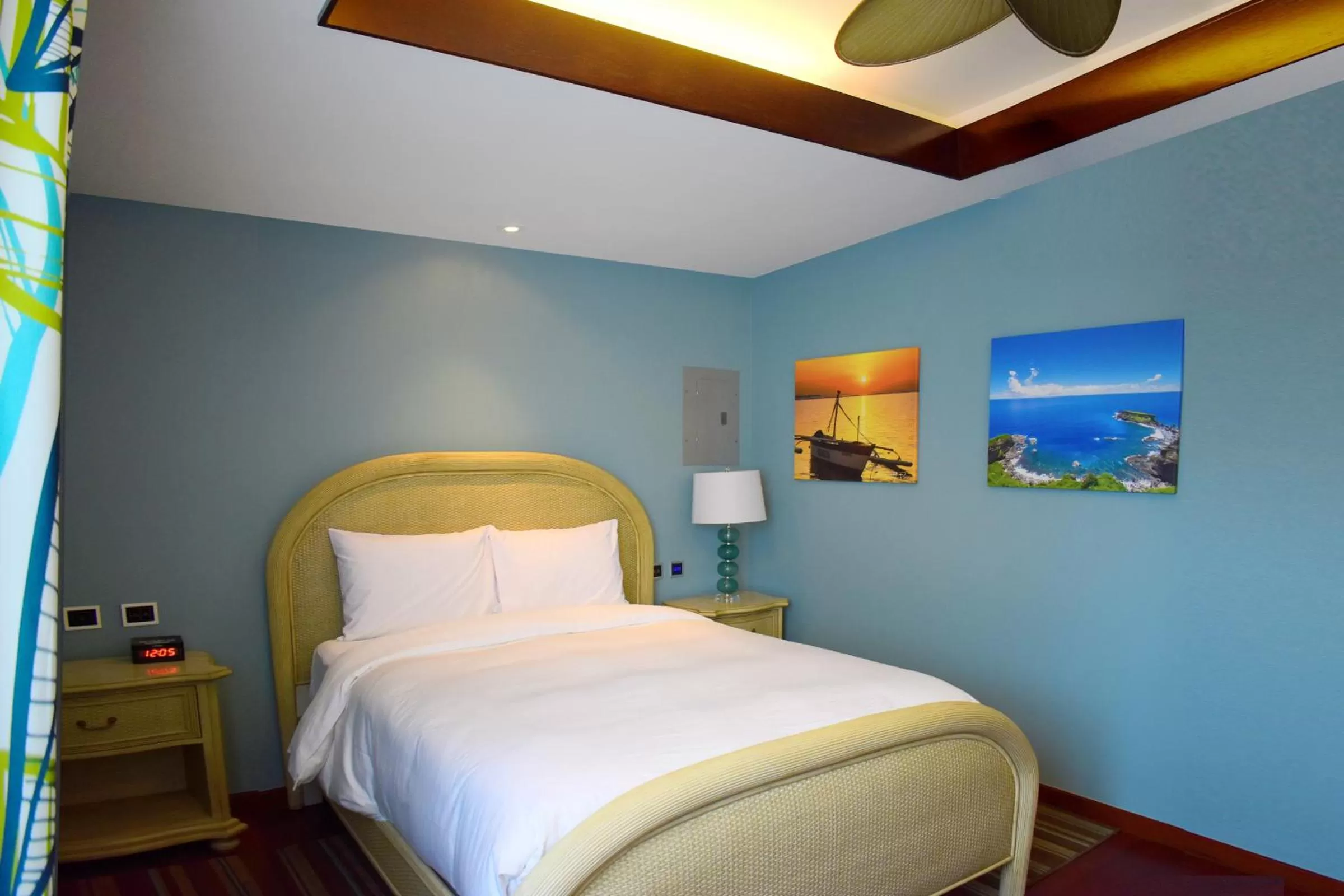 Bedroom in Surfrider Resort Hotel