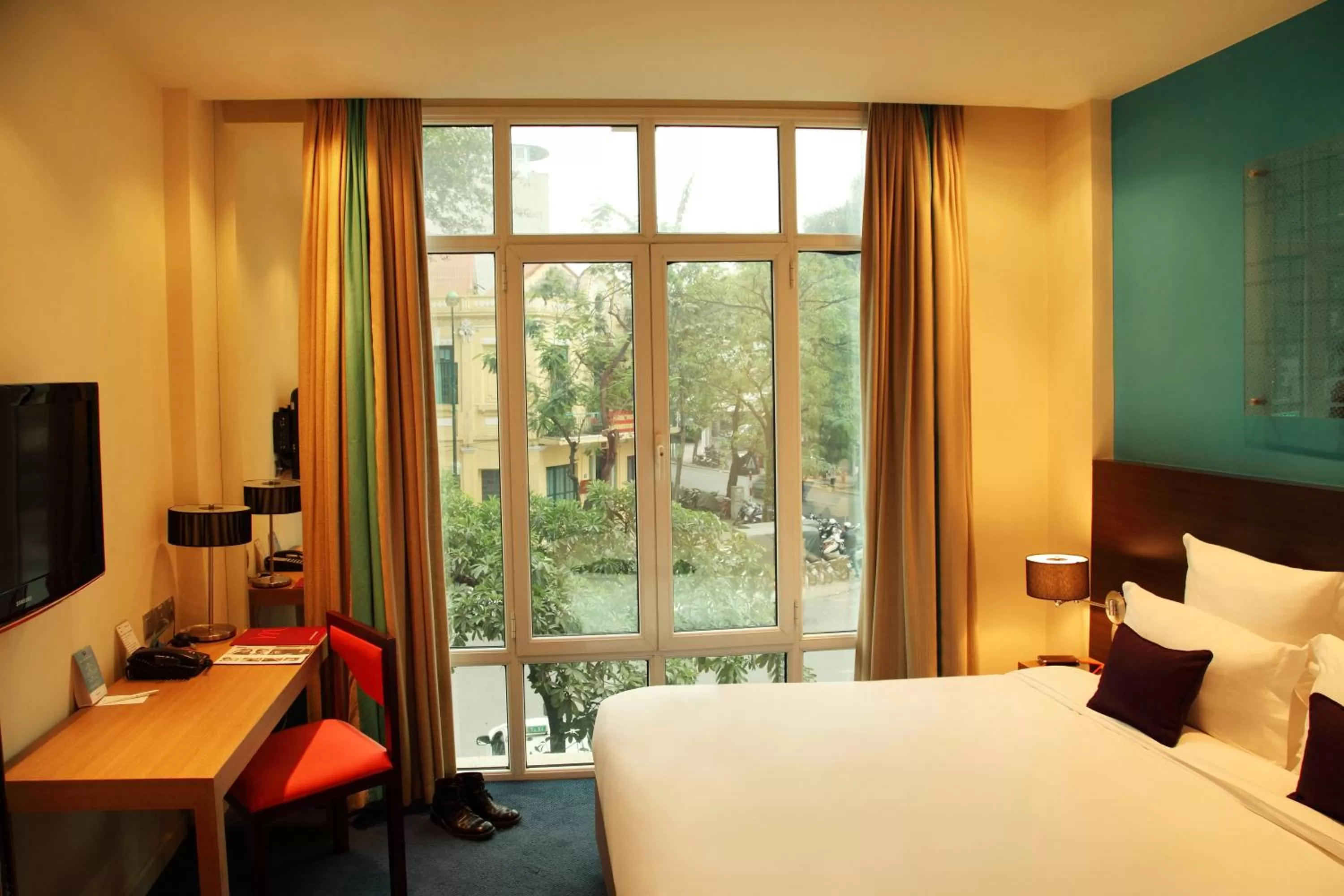 Photo of the whole room, Bed in Mercure Hanoi La Gare Hotel