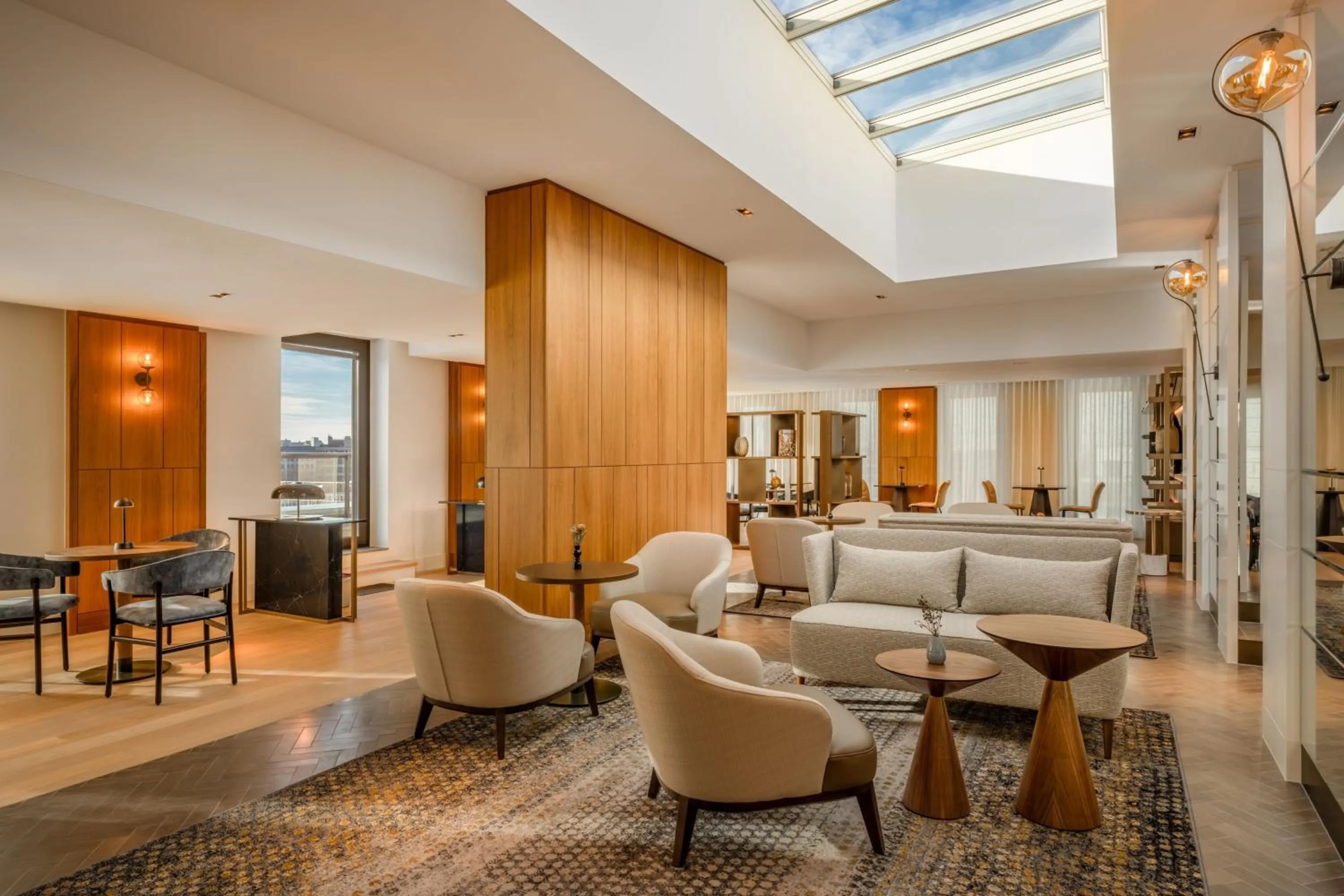 Lounge or bar in Munich Marriott Hotel City West