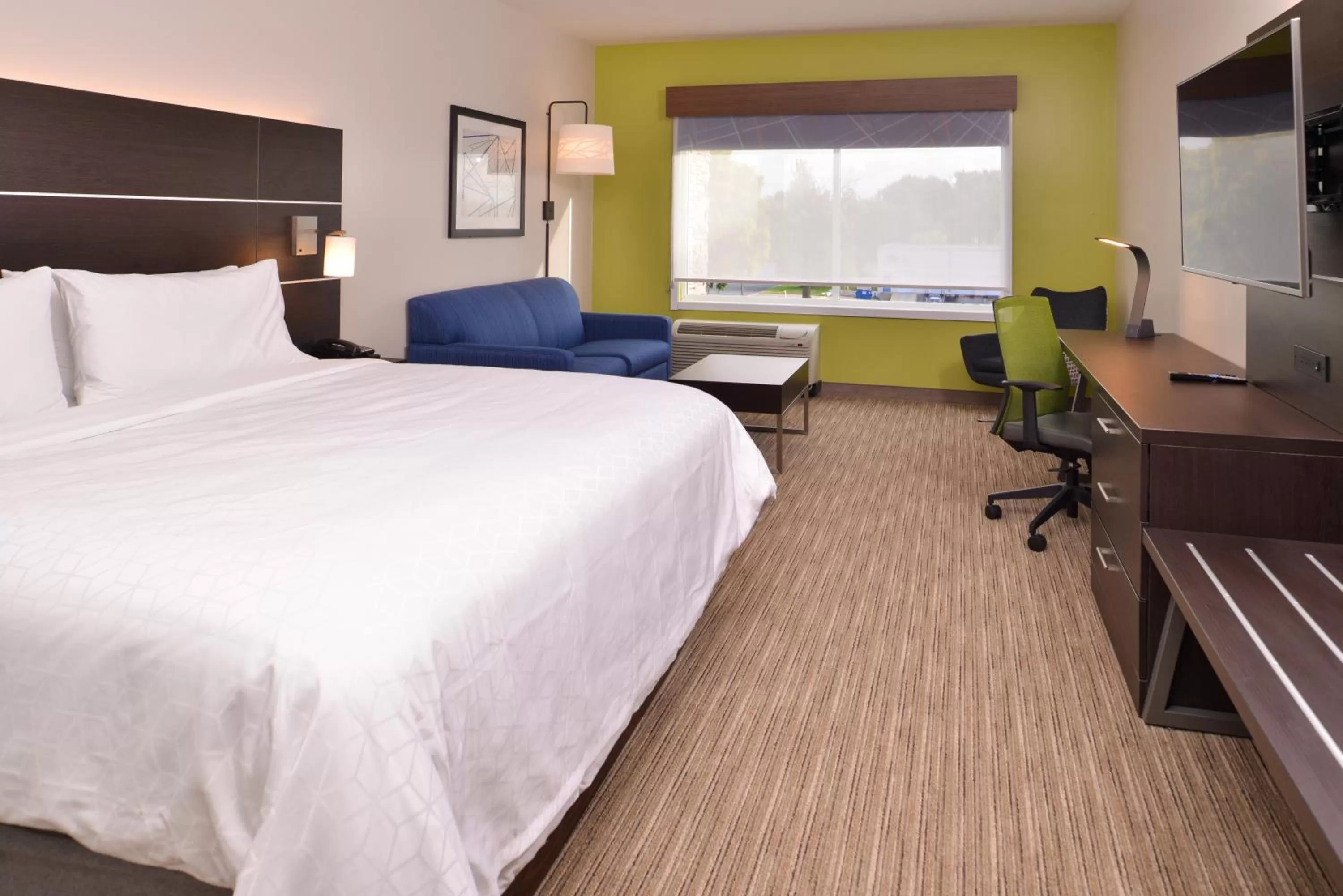 Photo of the whole room, Bed in Holiday Inn Express & Suites - Mall of America - MSP Airport by IHG