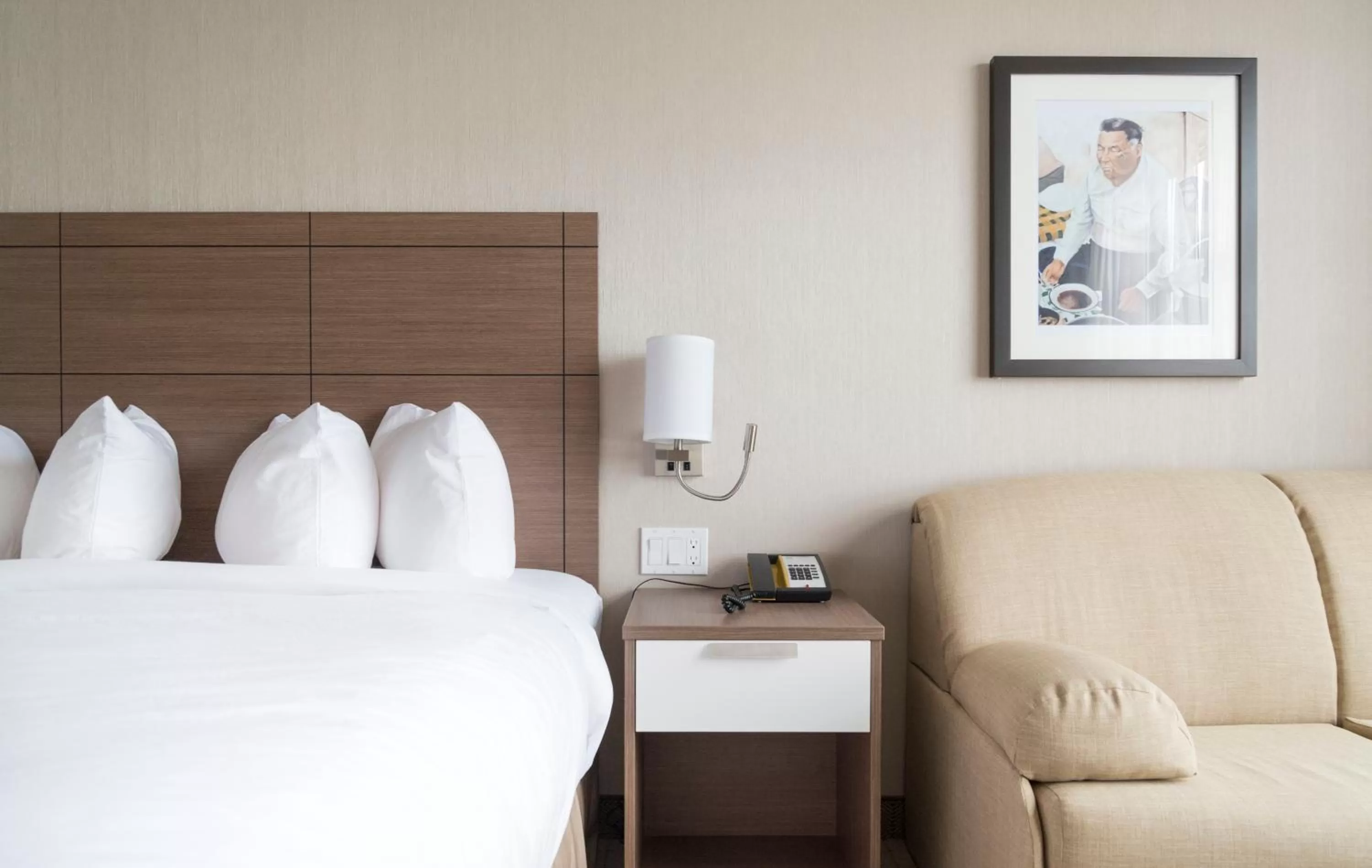 Bed in Quality Inn Sept-Iles