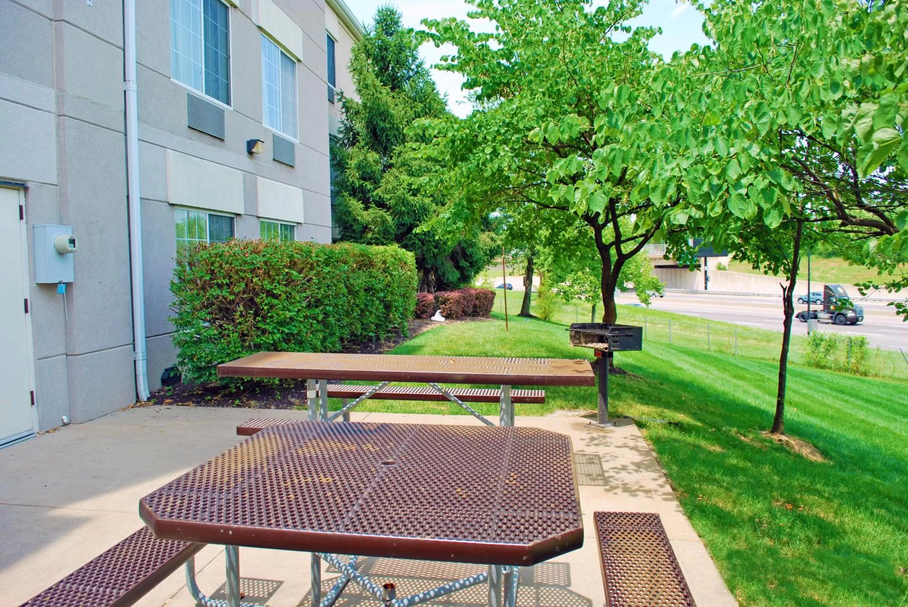 Area and facilities in Extended Stay America Select Suites - St Louis - Airport - Central