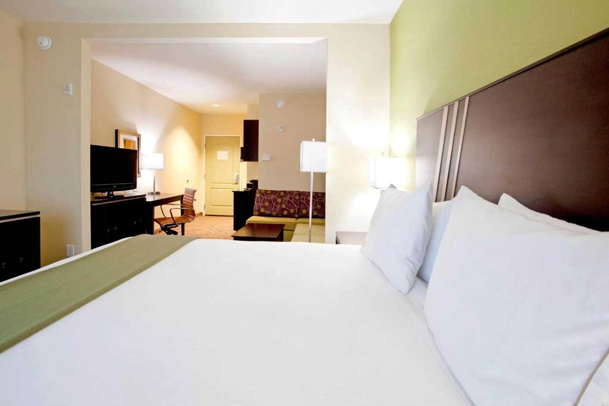 Photo of the whole room, Bed in Holiday Inn Express Hotel & Suites Clemson - University Area by IHG