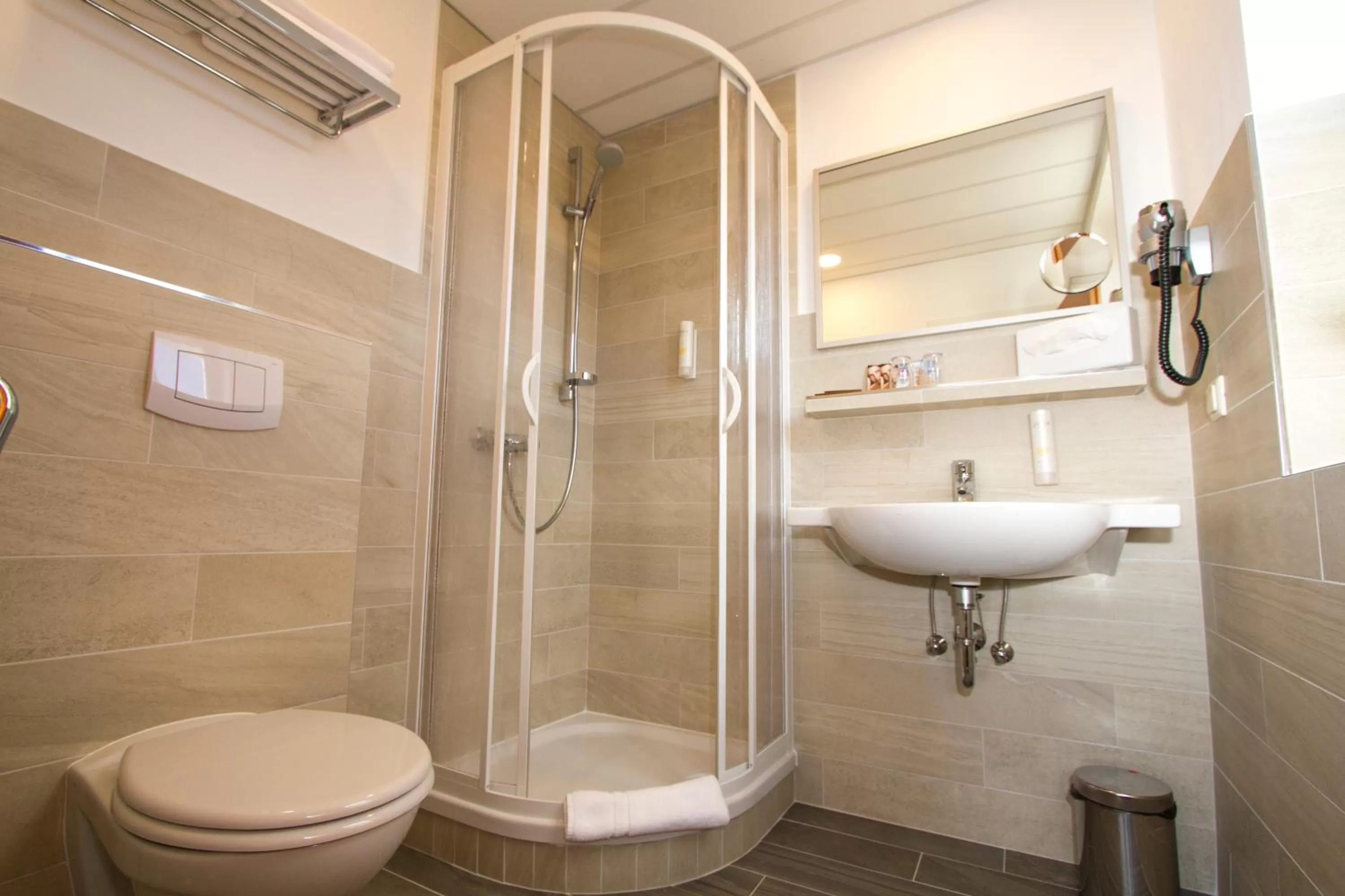 Photo of the whole room in Falk Seehotel Plau am See