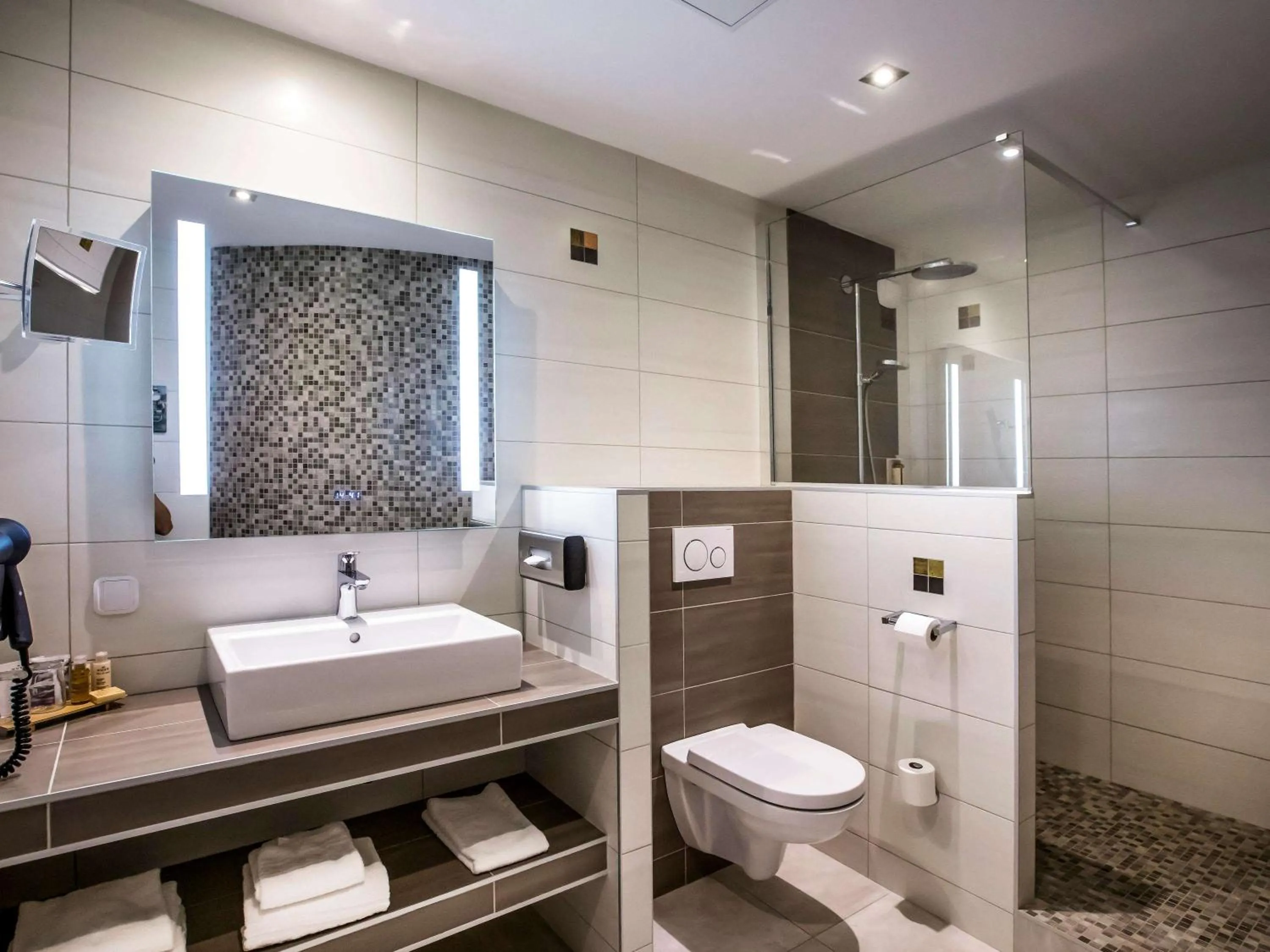 Photo of the whole room in Mercure Montpellier Centre Comédie