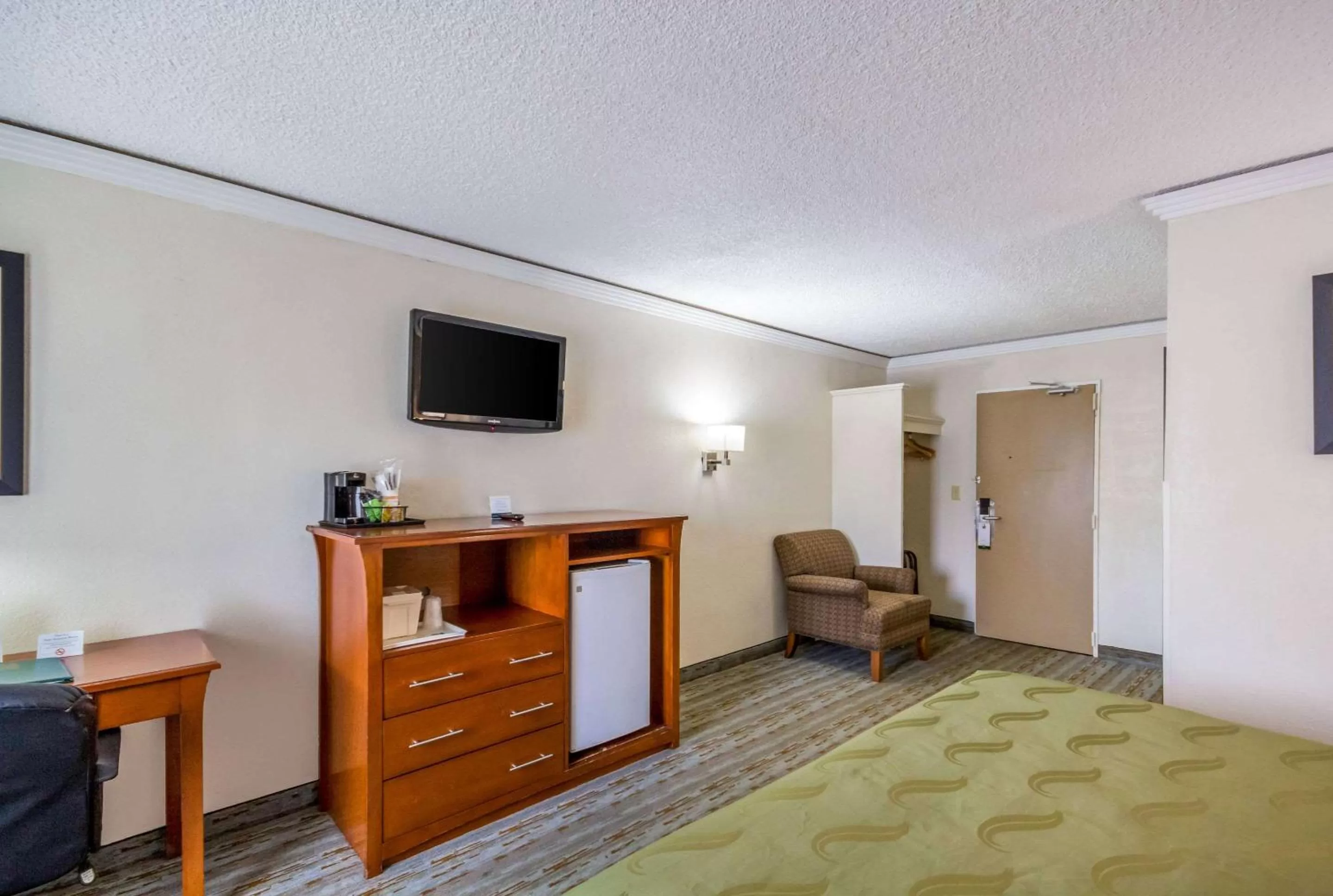 Photo of the whole room in Quality Inn & Suites Kansas City - Independence I-70 East